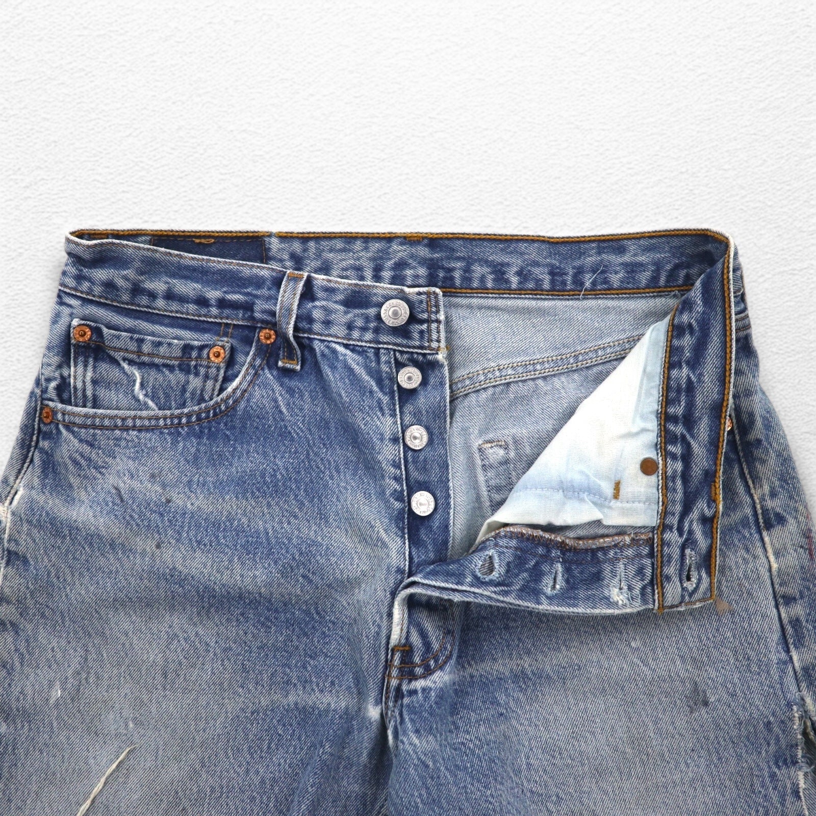 Levi's anni '90, Made in USA, 501XX, shorts in denim cut-off, taglia M, indaco blu, bottone 553, 501-0000