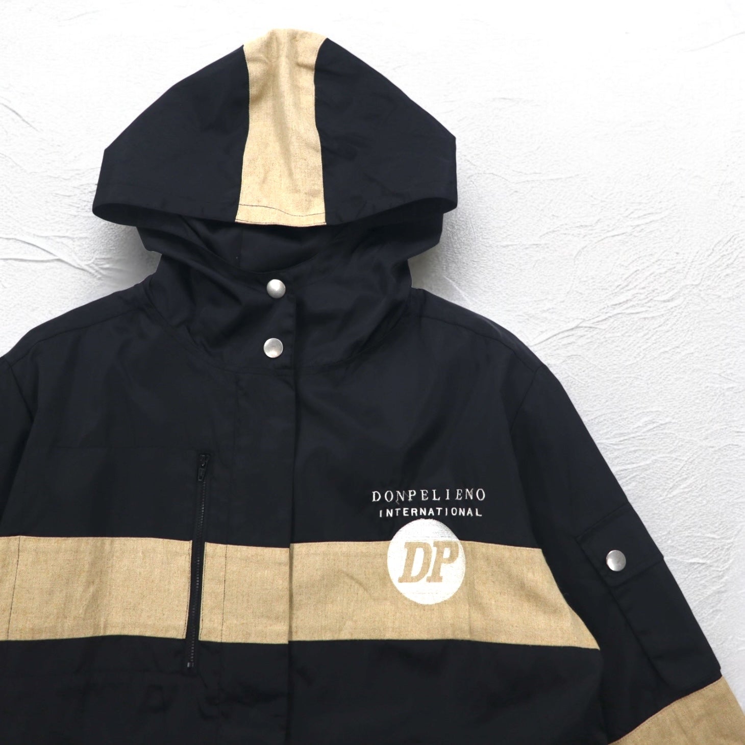 Anni '90 DON PELIENO Giacca in nylon con cappuccio XL nera, inserti in materiali diversi