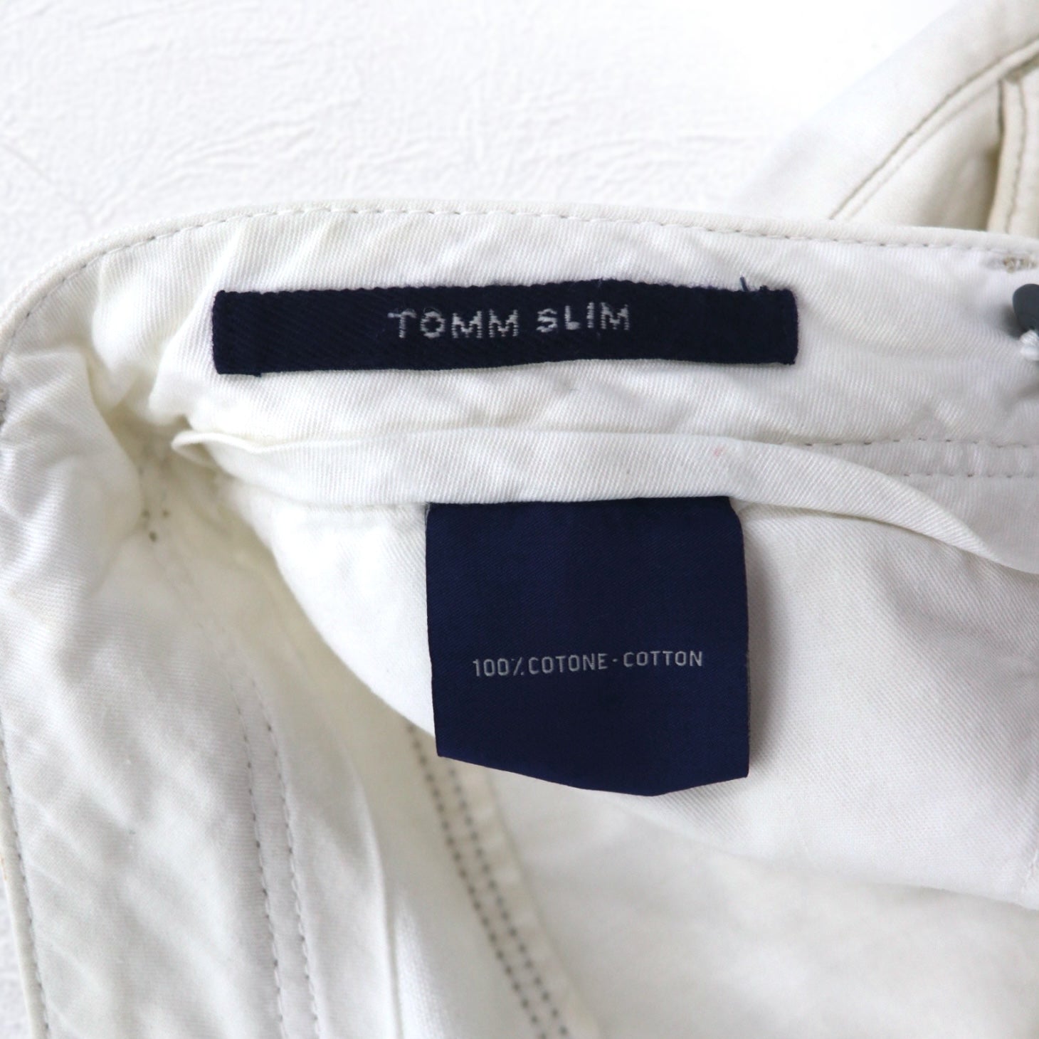 INCOTEX jeans dalla Romania, taglia M, bianchi, in cotone, modello TOMM SLIM, con patch in pelle e chiusura a zip.