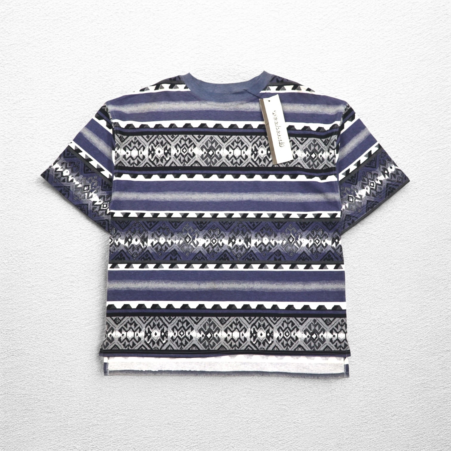T-shirt a fantasia etnica anni '90, taglia L, grigia, fantasia all-over, a righe, in cotone, mai usata.