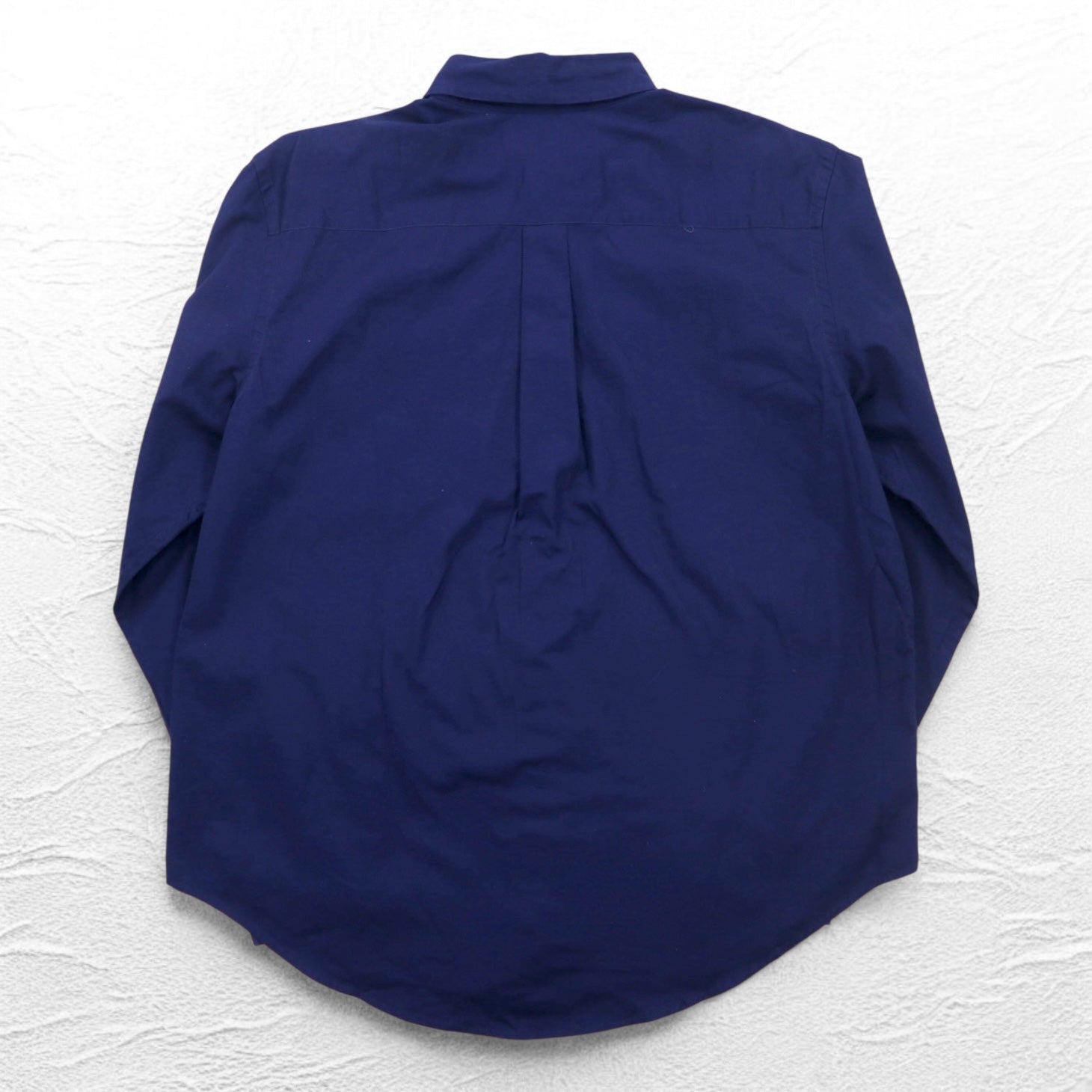Camicia button-down CHAPS taglia L blu navy con toppe sui gomiti, taschino sul petto e logo ricamato.