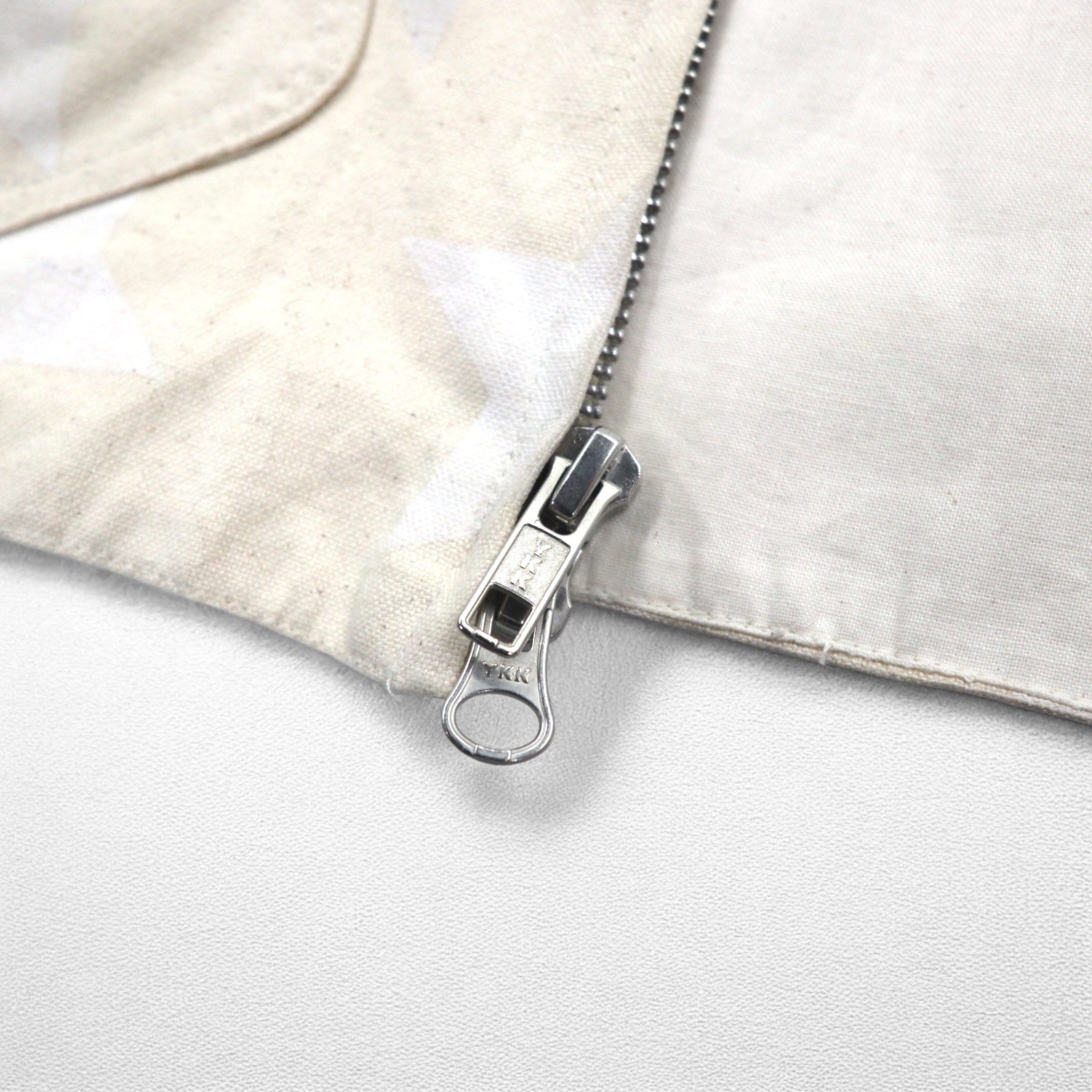 AiE (Nepenthes) USA Dsd Vest - 9oz Star M Cream fantasia a stelle tasche doppia cerniera