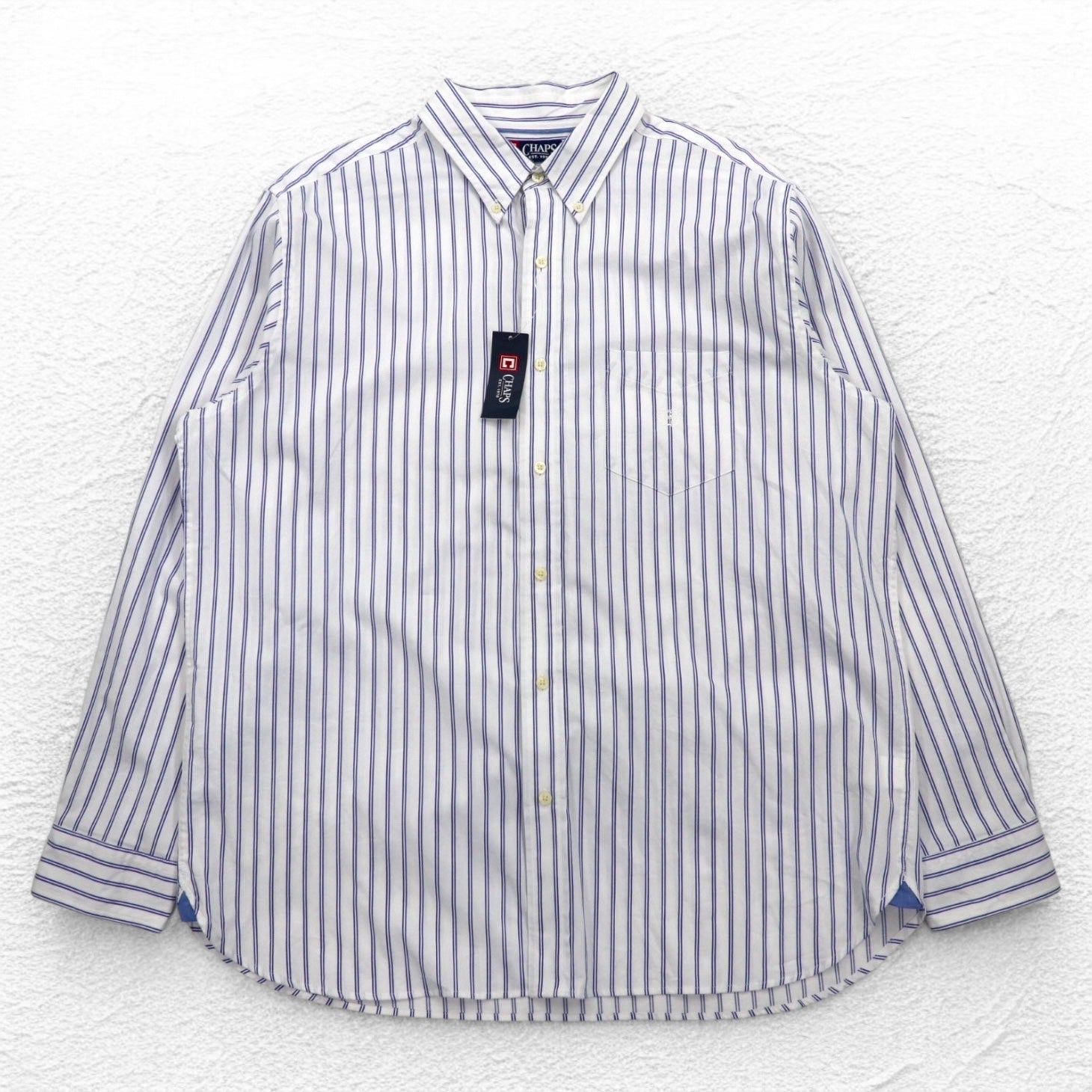 Camicia button-down CHAPS XL bianca a righe in cotone con taschino sul petto, mai usata