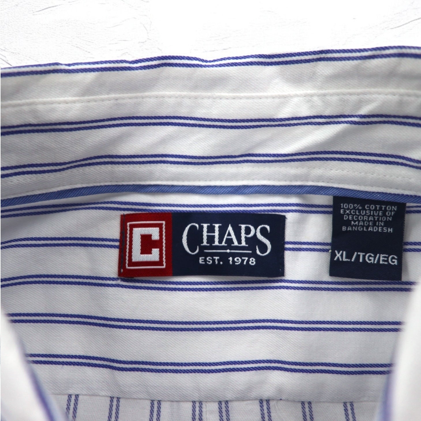 Camicia button-down CHAPS XL bianca a righe in cotone con taschino sul petto, mai usata