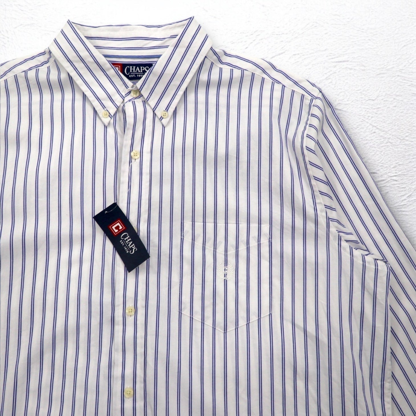 Camicia button-down CHAPS XL bianca a righe in cotone con taschino sul petto, mai usata