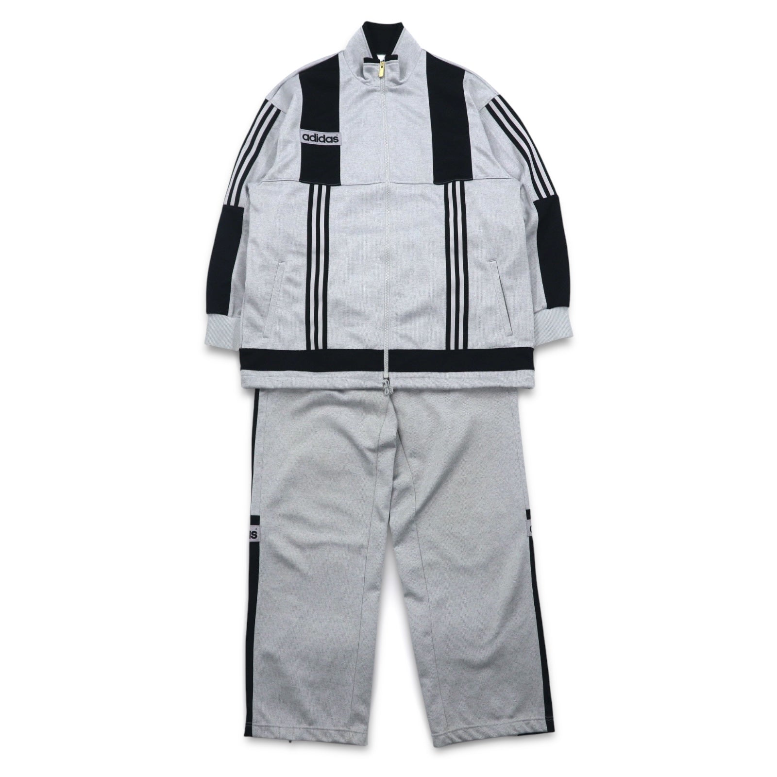 adidas anni '90, prodotta da Descente, tuta da ginnastica (giacca e pantaloni) taglia L, grigia, a 3 strisce