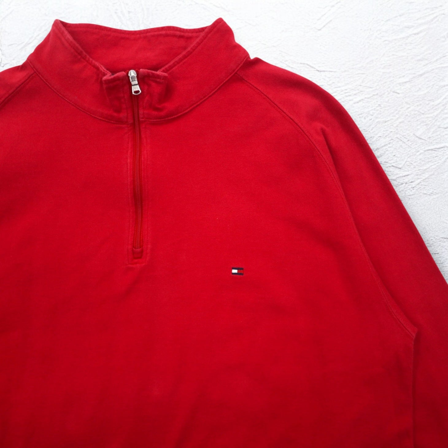 TOMMY HILFIGER T-shirt a maniche lunghe con mezza zip, colore rosso, taglia M, con logo ricamato