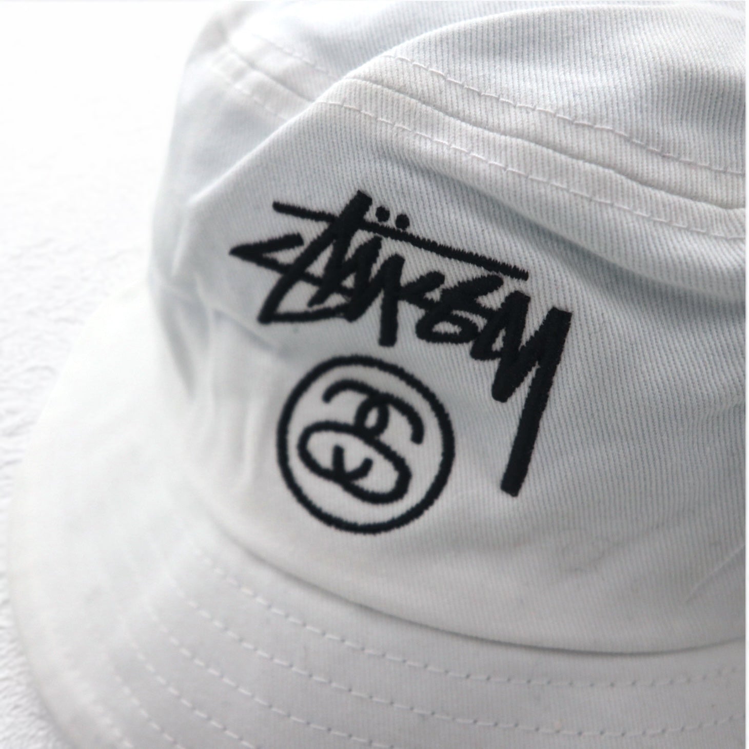 stussy シャネルロゴ バケットハット S/M ホワイト コットン 刺繍