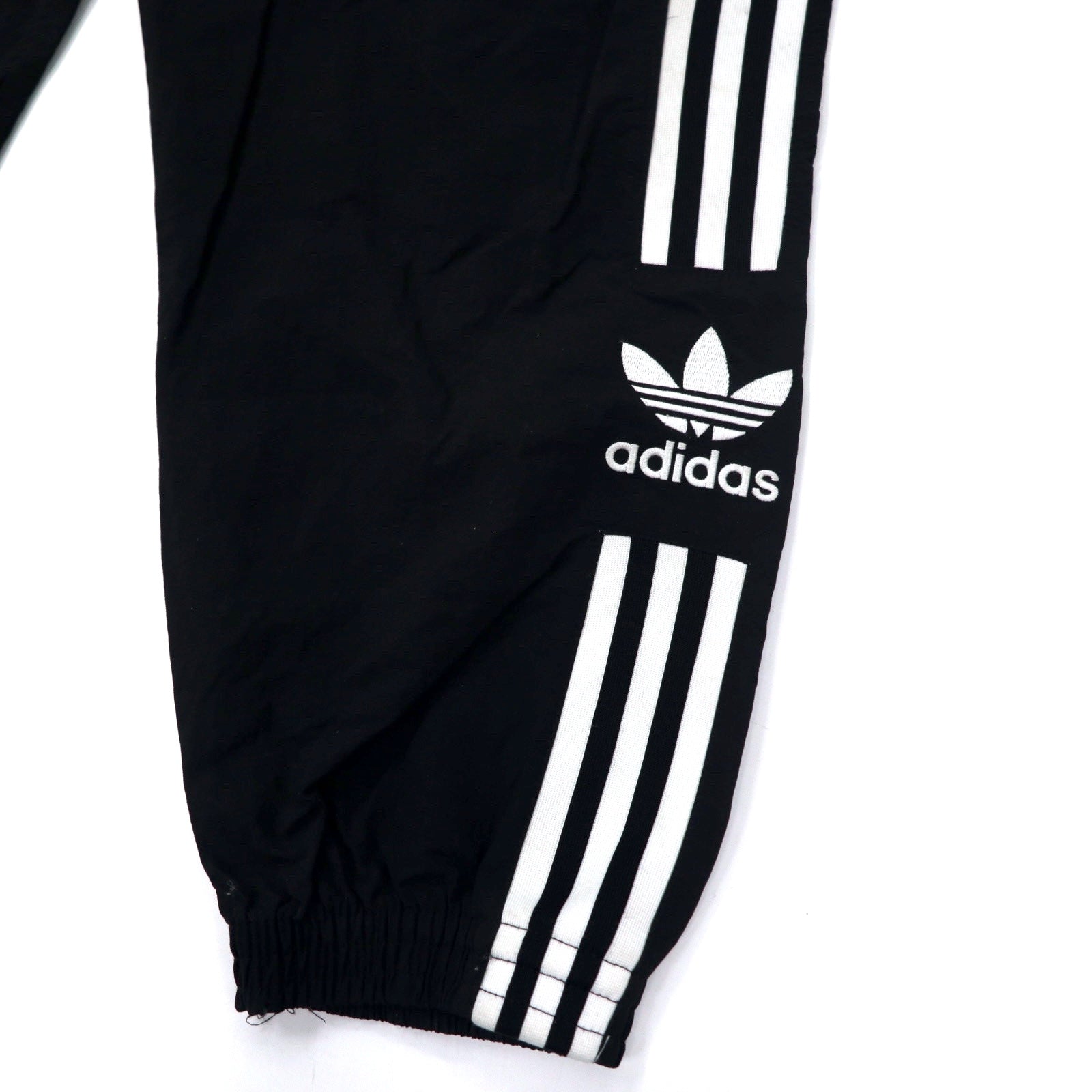 adidas originals Pantaloni da tuta XOT neri in nylon con logo a trifoglio 3 strisce LOCK UP TRACK PANTS ED7542