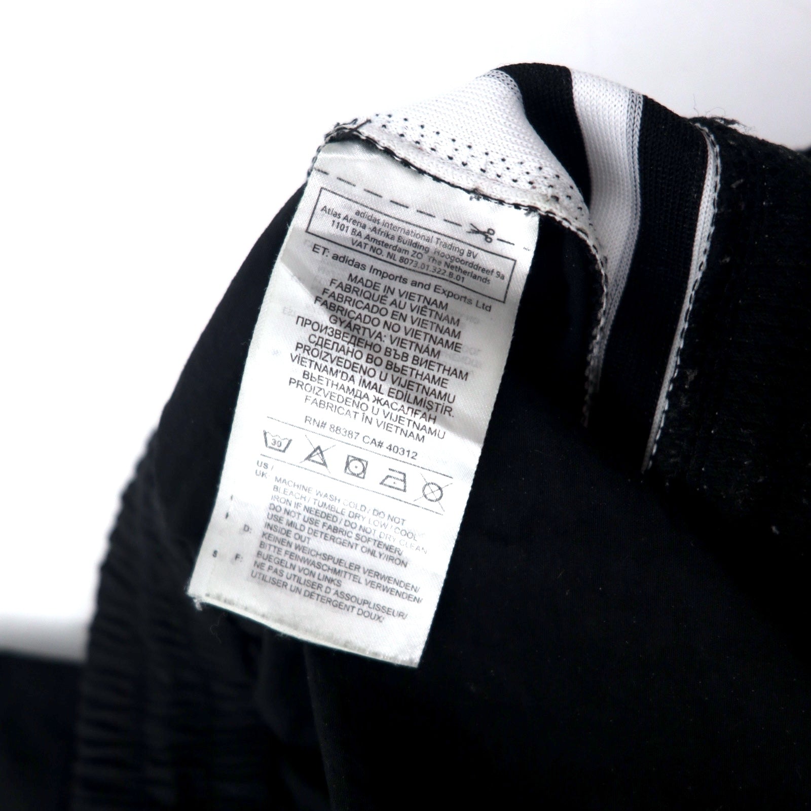 adidas originals Pantaloni da tuta XOT neri in nylon con logo a trifoglio 3 strisce LOCK UP TRACK PANTS ED7542