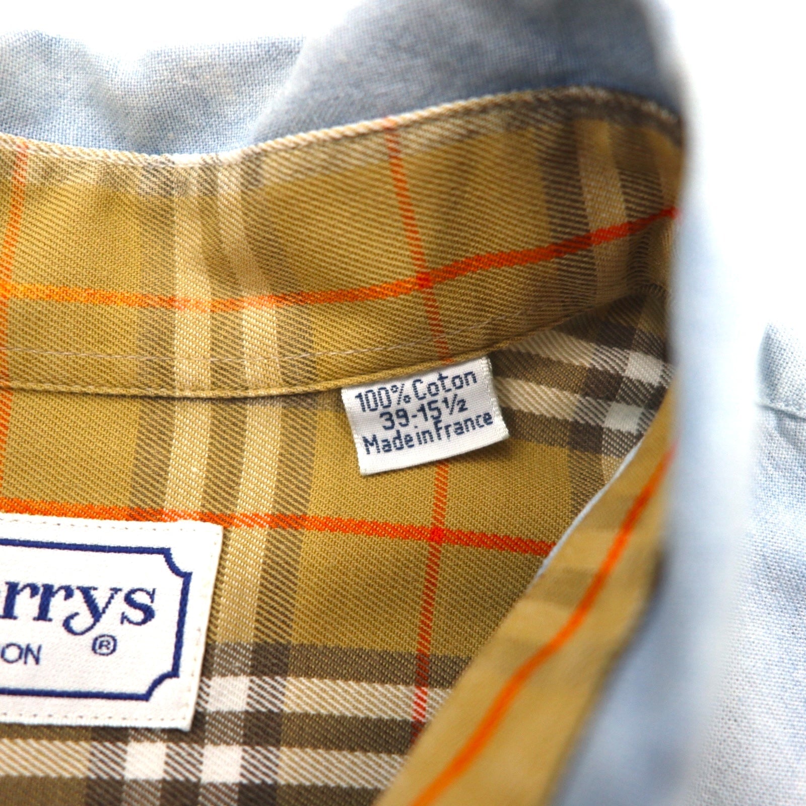 Burberry anni '90, camicia di jeans a maniche corte, abbottonata, vestibilità L, blu, taschino sul petto, made in Francia, lavaggio chimico