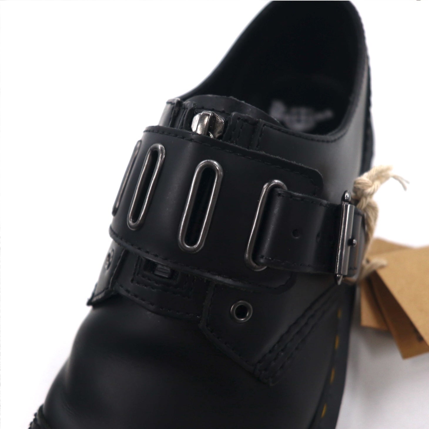 Dr. Martens Scarpe Basse con Fibbia in Pelle Liscia QUYNN LOW BUCKLE LEATHER SHOES 25603001, 26cm, Nero