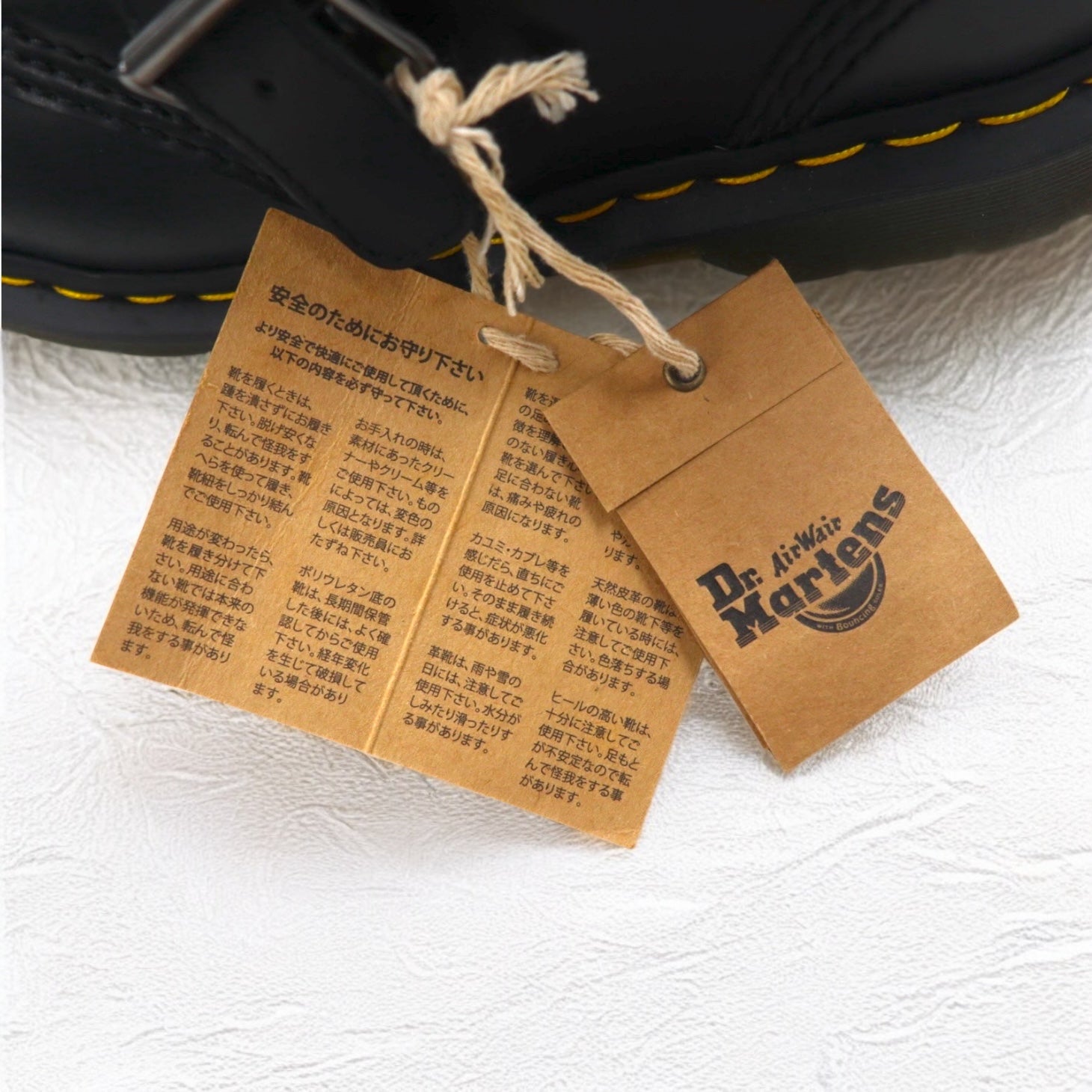 Dr. Martens Scarpe Basse con Fibbia in Pelle Liscia QUYNN LOW BUCKLE LEATHER SHOES 25603001, 26cm, Nero