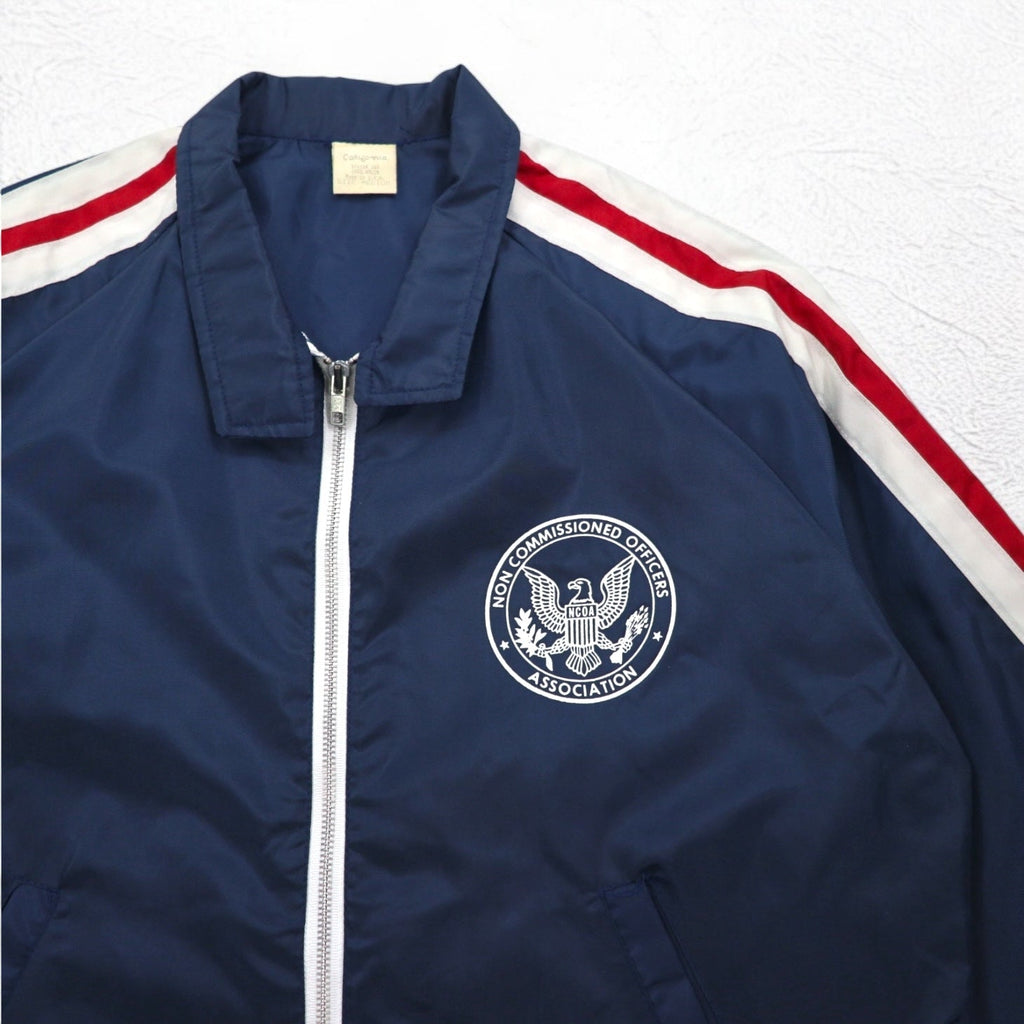 Vintage Anni '90 USA Harrington Jacket California Prodotto negli USA Anni '90 Giacca Swing Top M Blu Navy Righine Laterali NCOA