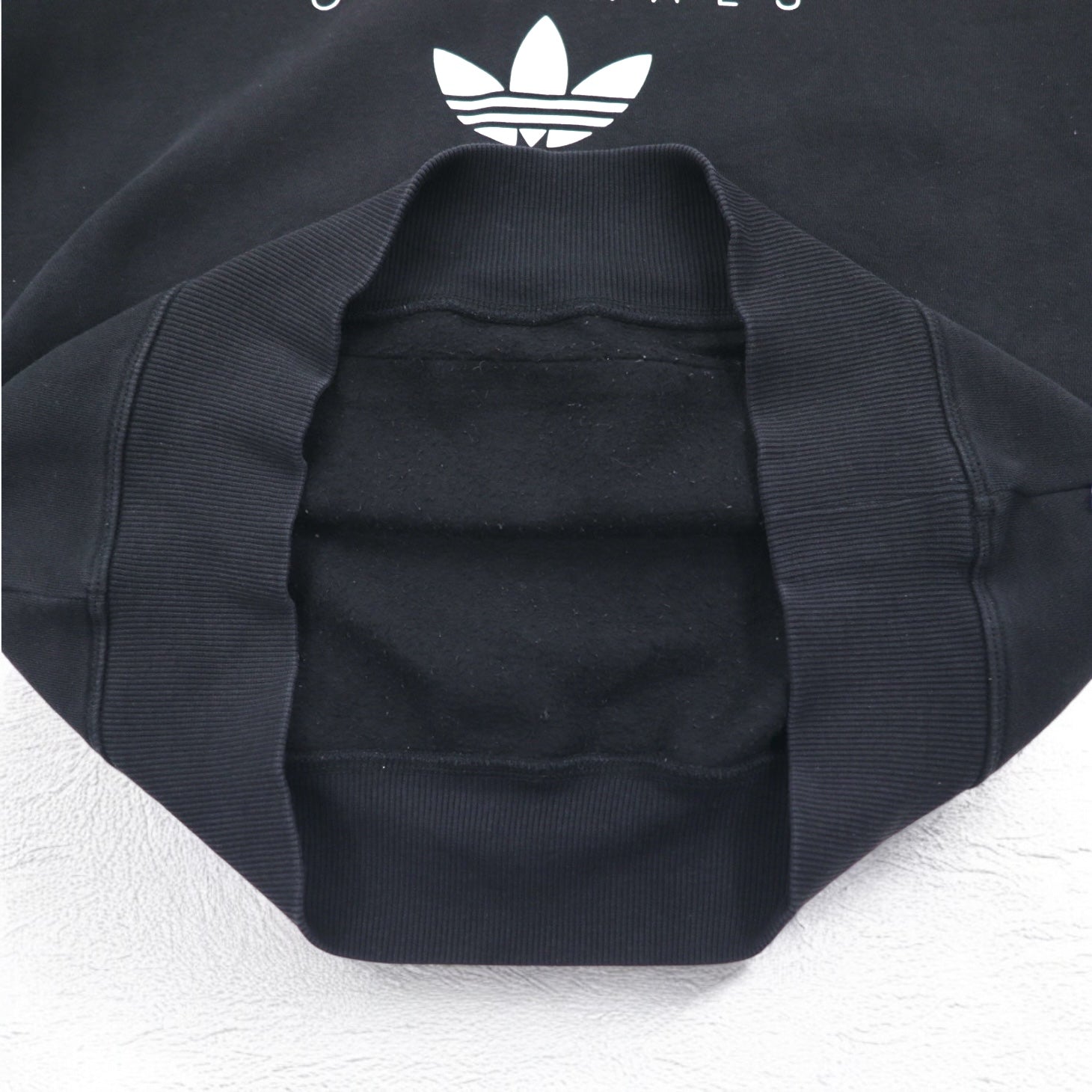 adidas Originals Felpa con Cappuccio con Stampa Logo Trifoglio XL Nera Interno Felpato AY6630