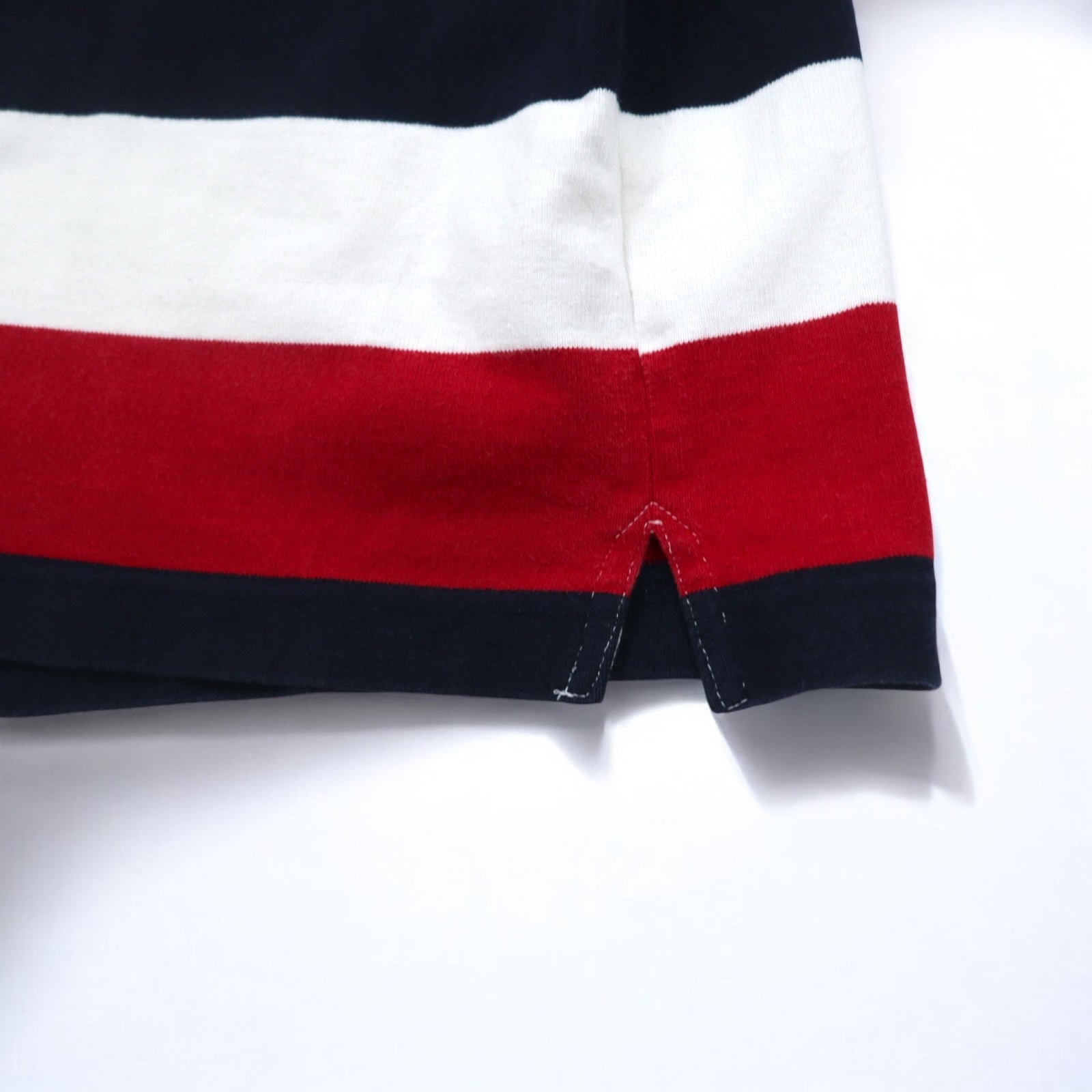 TOMMY HILFIGER Polo rugby a collo alla coreana, taglia M, righe tricolori, scollo Henley