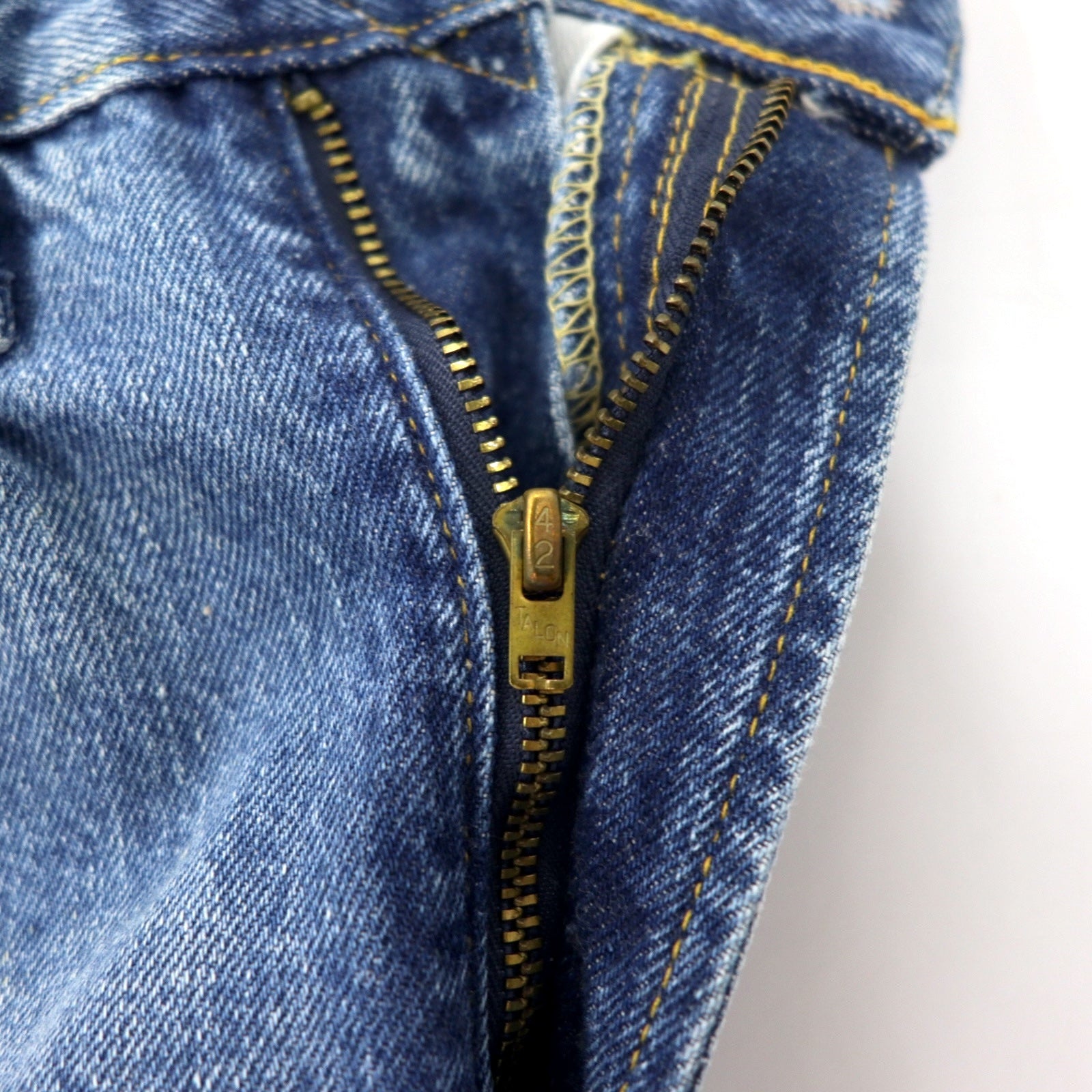 LEVI'S VINTAGE CLOTHING (LVC) 501ZXX Modello 1954 Big E Jeans Denim con cimosa 30 Blu Cotone Cucitura rossa Cerniera 42TALON Toppa in pelle 50154-0081 Fatto in Turchia
