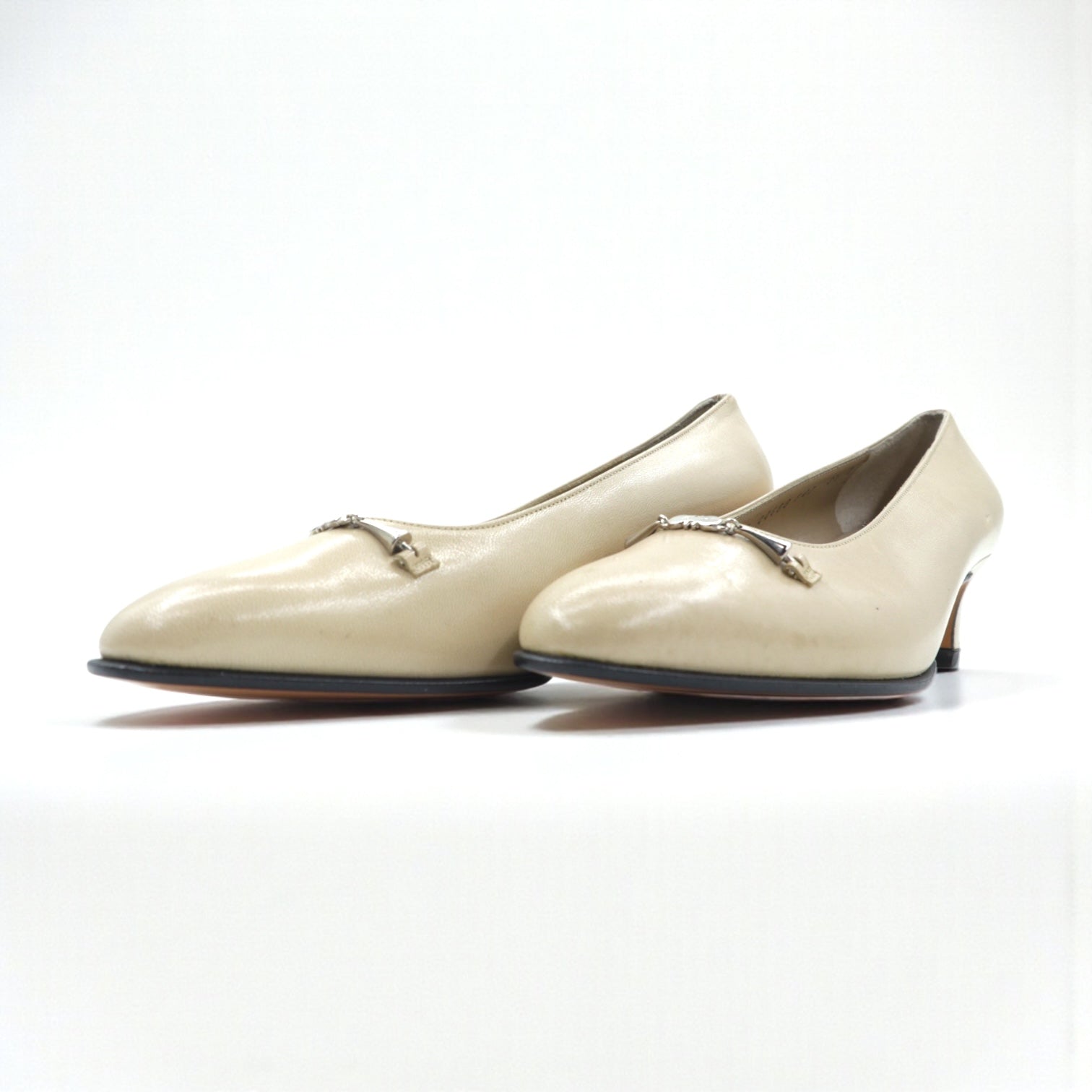 SALVATORE FERRAGAMO ヒール パンプス 22cm ベージュ レザー イタリア製