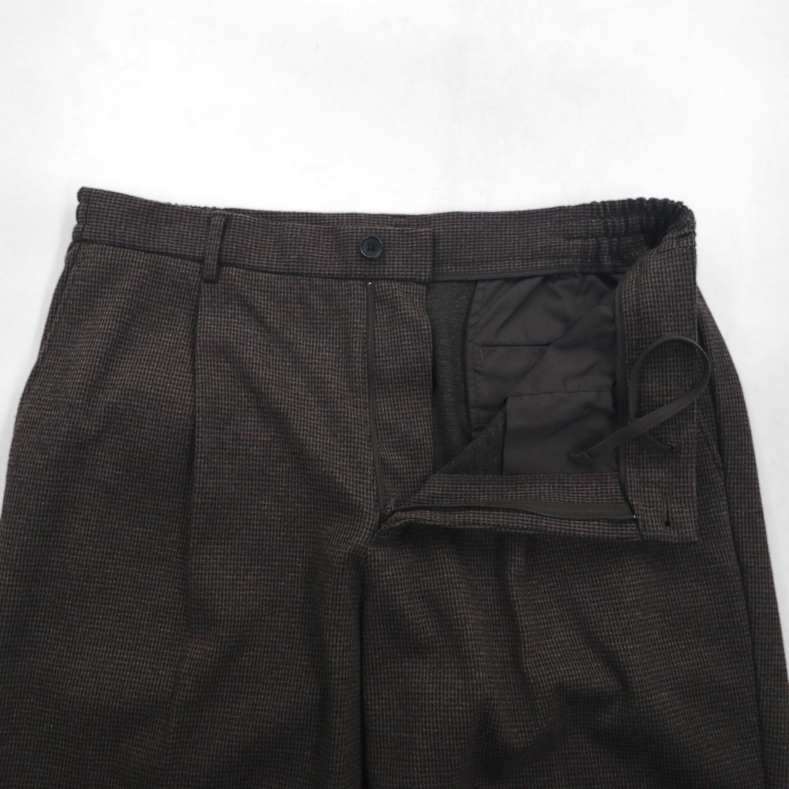 UNIQLO pantaloni ampi con pieghe a quadretti easy fit tipo "slacks" taglia XL, marroni, in cotone