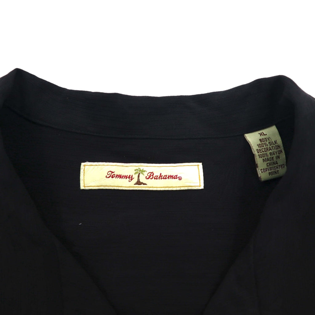 TOMMY BAHAMA Camicia in seta con colletto aperto stile hawaiano, taglia XL, colore nero, vestibilità squadrata, logo ricamato sul retro, motivo cocktail