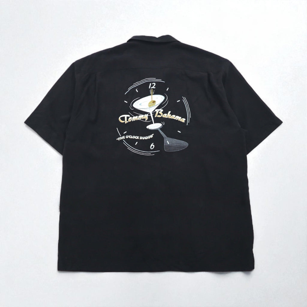 TOMMY BAHAMA Camicia in seta con colletto aperto stile hawaiano, taglia XL, colore nero, vestibilità squadrata, logo ricamato sul retro, motivo cocktail
