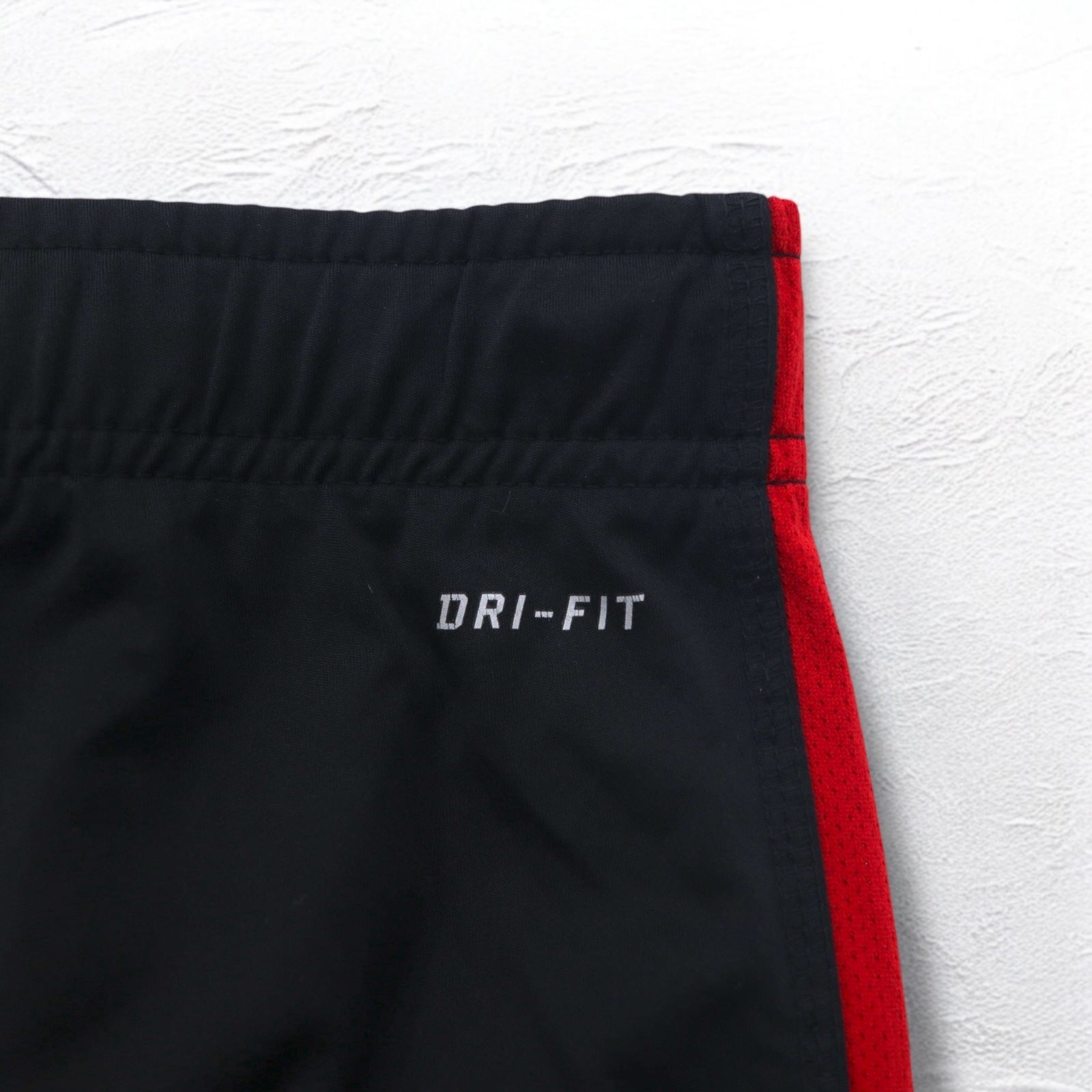 NIKE Pantaloni della tuta, taglia L, nero e rosso, con strisce laterali, swoosh, DRI-FIT 425787-012