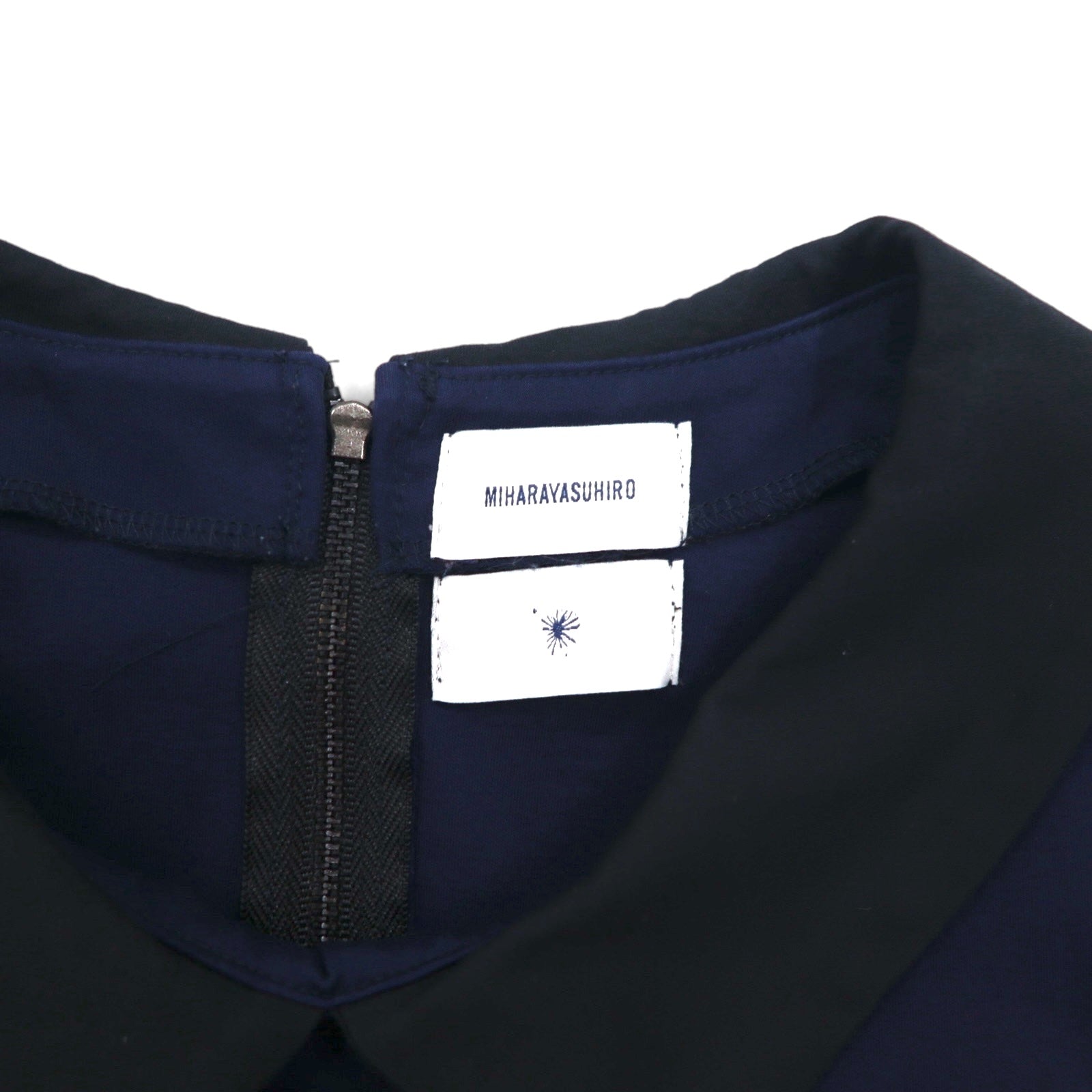 MIHARA YASUHIRO Blusa smanicata con colletto, taglia L, blu navy, cotone, elasticizzata, Made in Japan