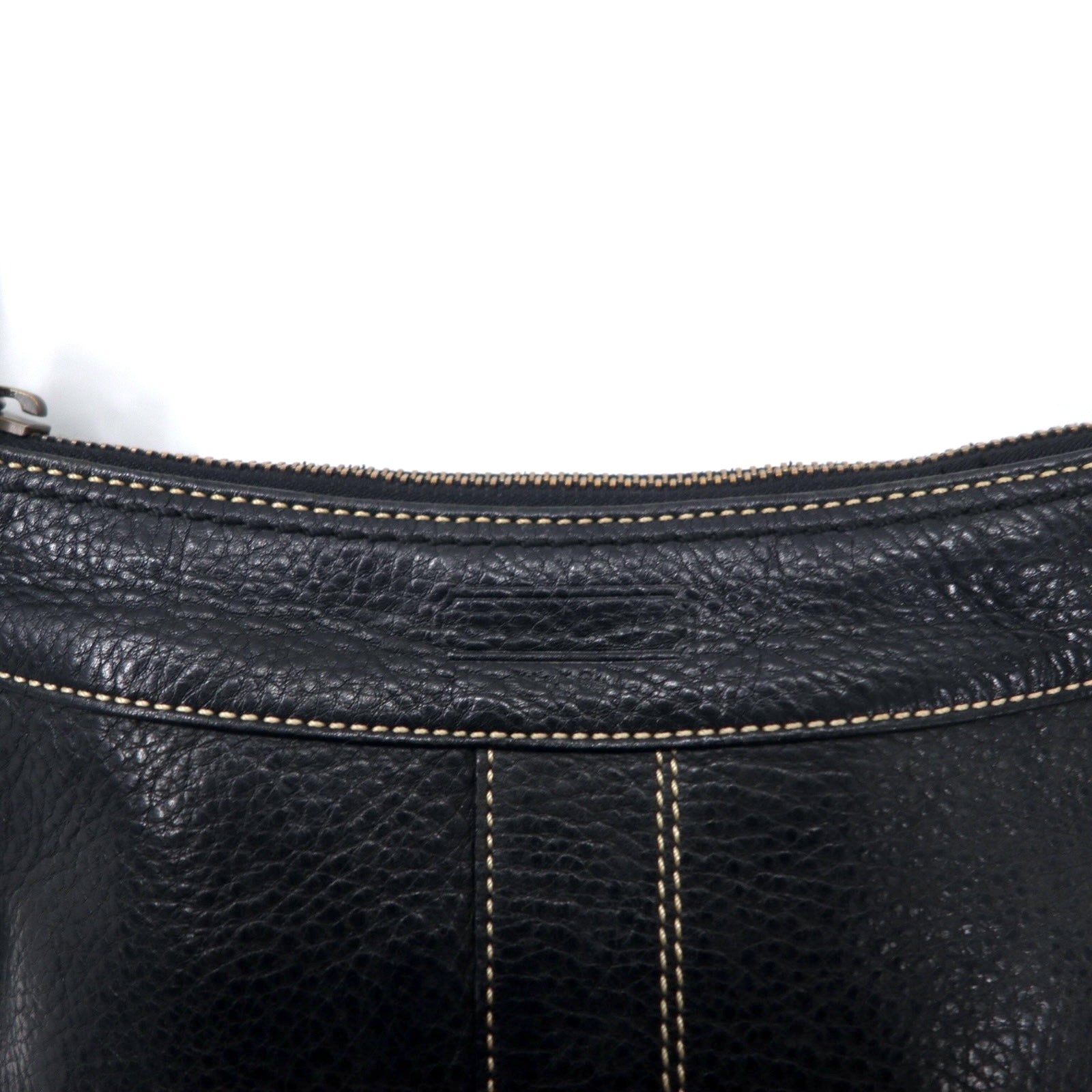 COACH Borsa a tracolla in pelle Duffle nera con cuciture 10398