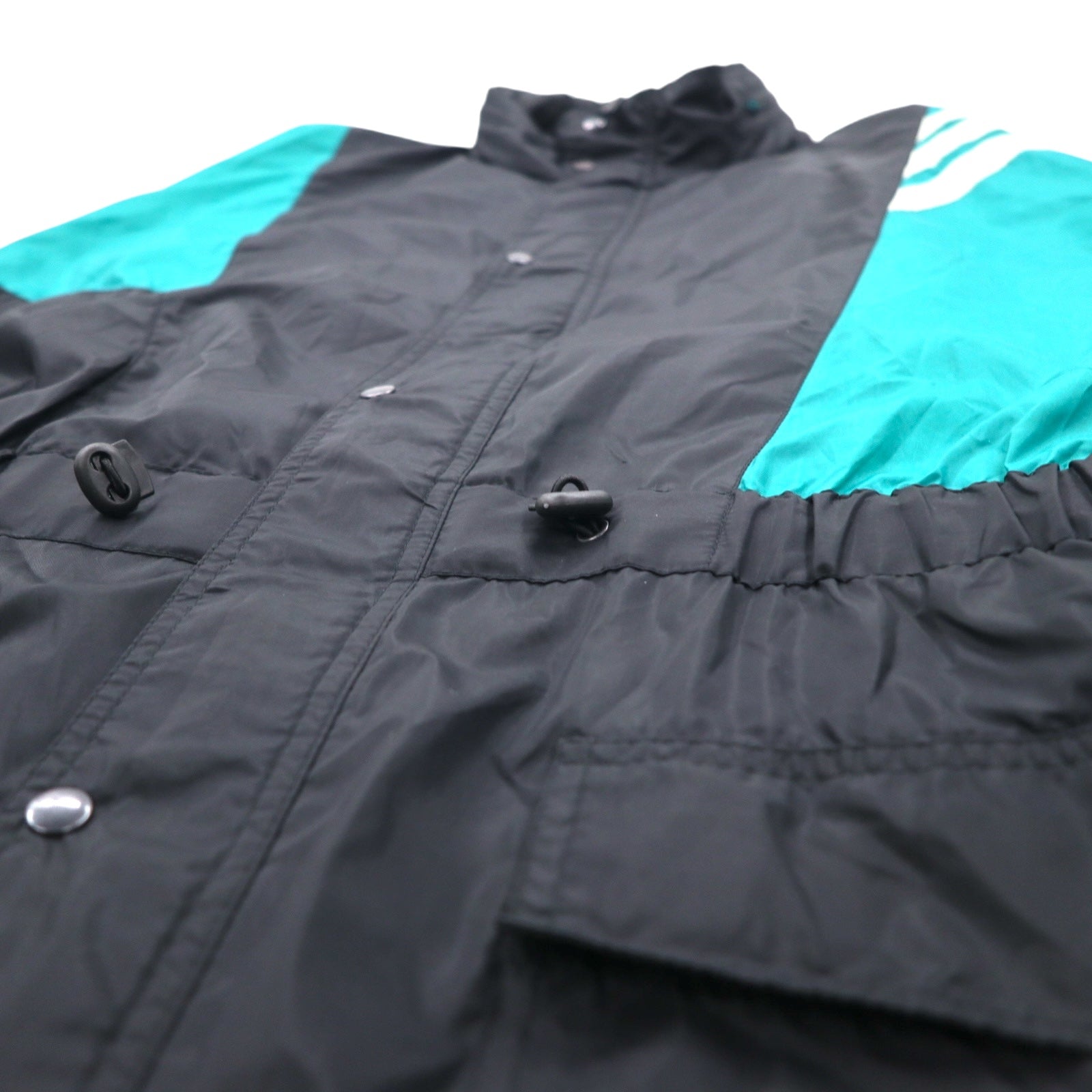 Giacca in nylon Adidas anni '90, taglia XL, colore nero, logo Trifoglio in nylon, coulisse, cappuccio ripiegabile, etichetta argentata