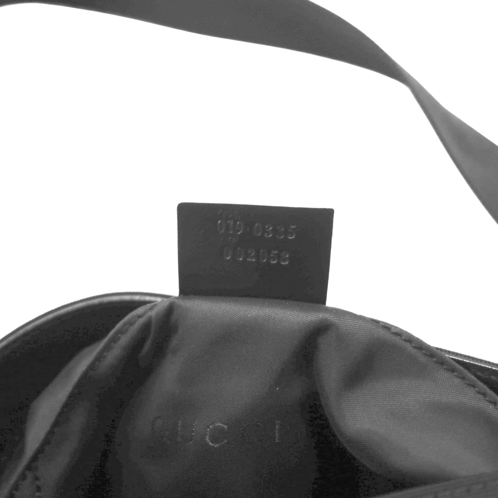 GUCCI Borsa a tracolla marsupio nero in nylon con placca logo 019・0335 002058