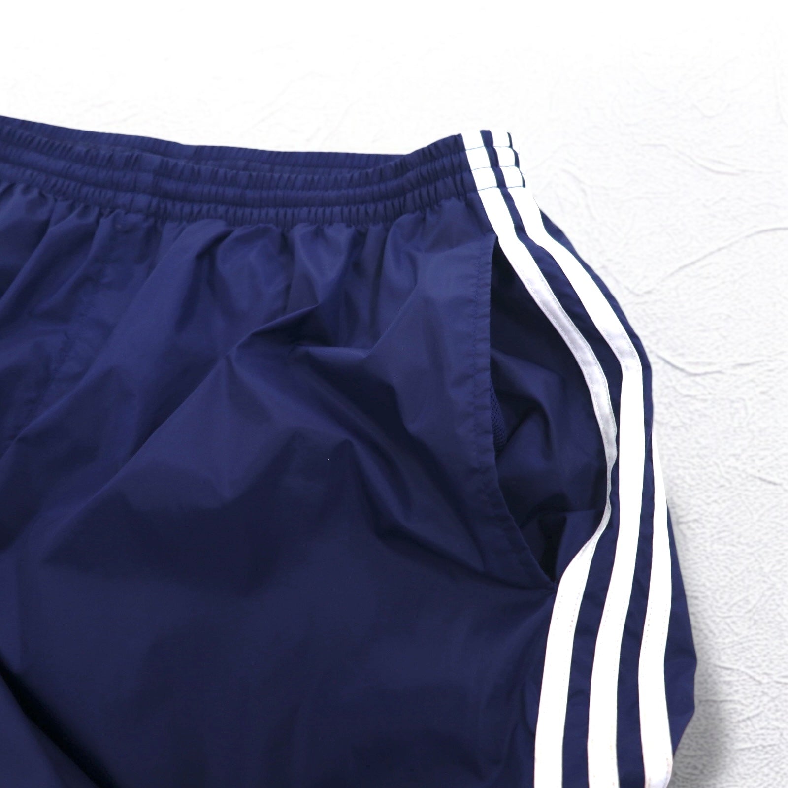 adidas Anni 2000 Pantaloni della tuta in tessuto a gamba larga Tuta sportiva 2XL Navy 3 strisce