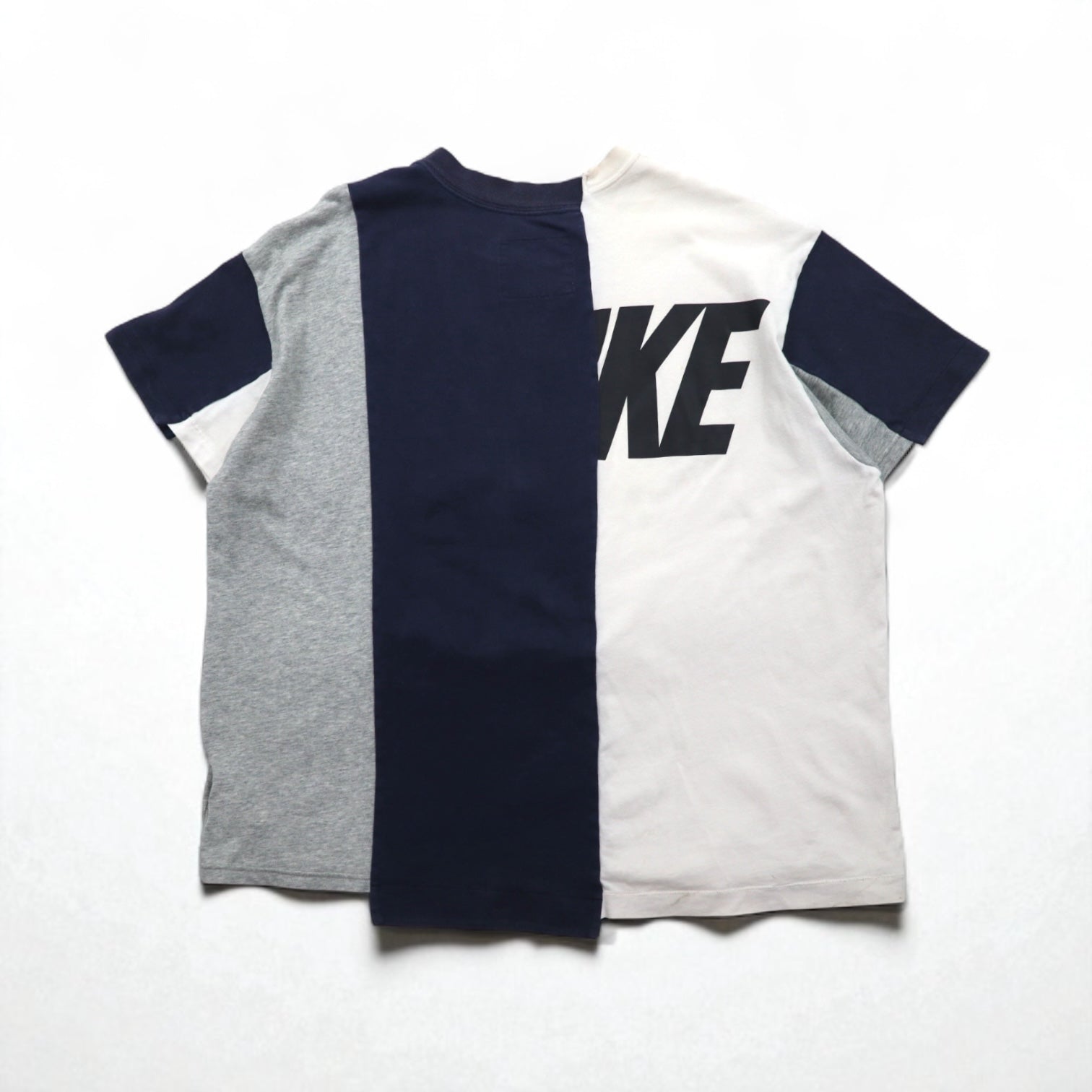 sacai × NIKE T-shirt ricostruita, taglia L, bianco, blu navy, grigio, Windrunner, "Gotsu Nike", cotone