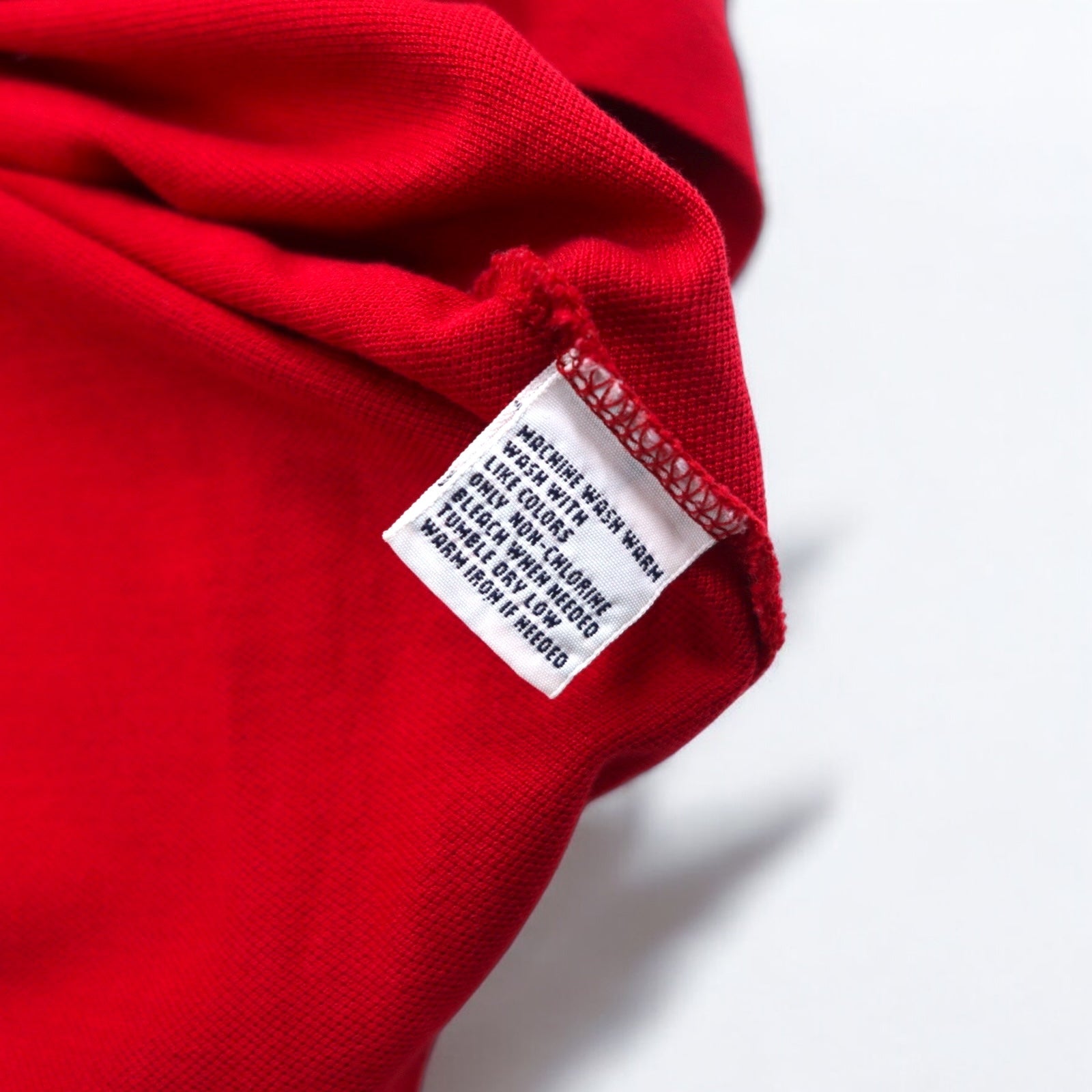 Polo by Ralph Lauren anni '90, polo a maniche lunghe, taglia L, rossa, in pima cotton piqué, con piccolo pony ricamato, made in Perù.