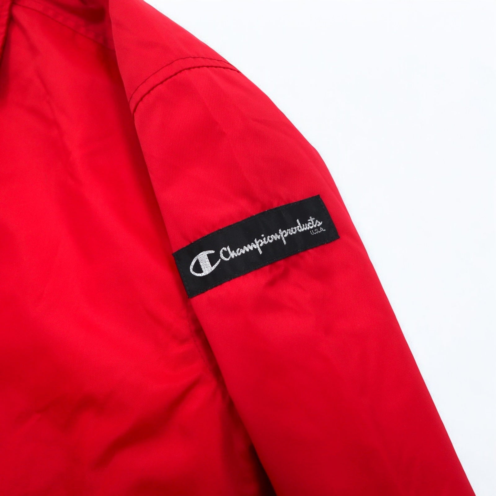Giacca coach Champion anni '90, taglia M, rossa, in nylon, con stampa logo sul retro