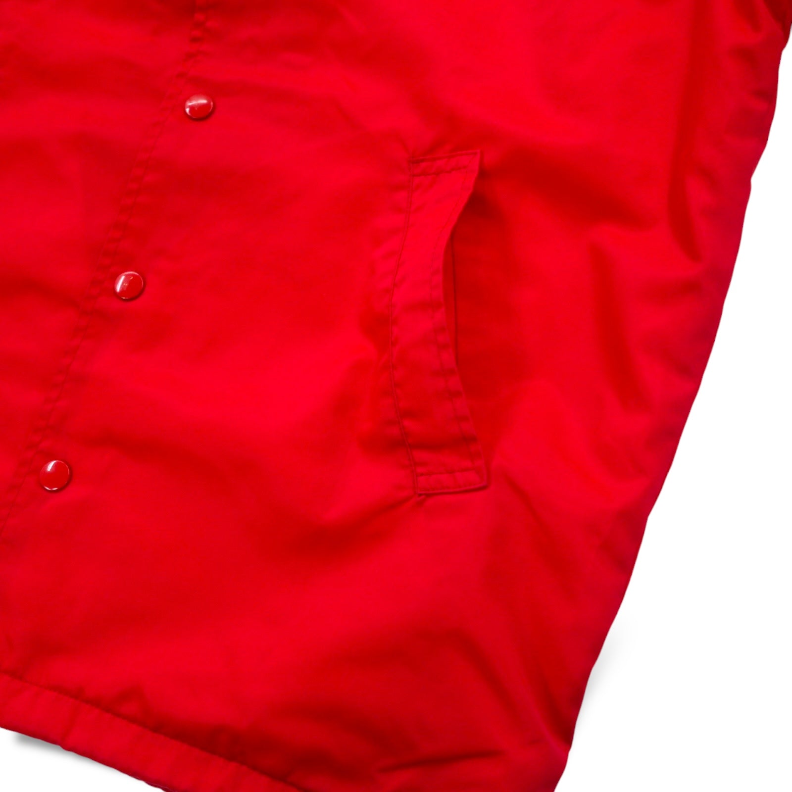 Giacca coach Champion anni '90, taglia M, rossa, in nylon, con stampa logo sul retro