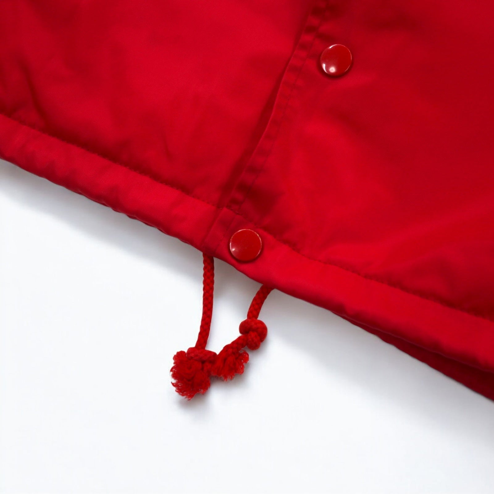Giacca coach Champion anni '90, taglia M, rossa, in nylon, con stampa logo sul retro