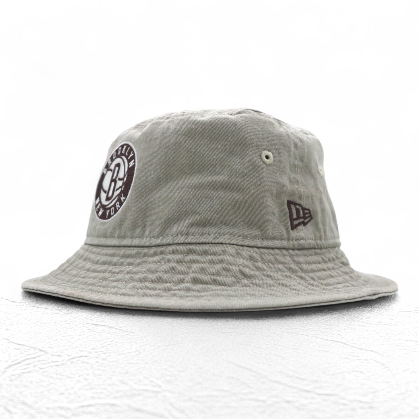 NEW ERA Cappello alla pescatora M/L Beige NBA BROOKLYN NETS