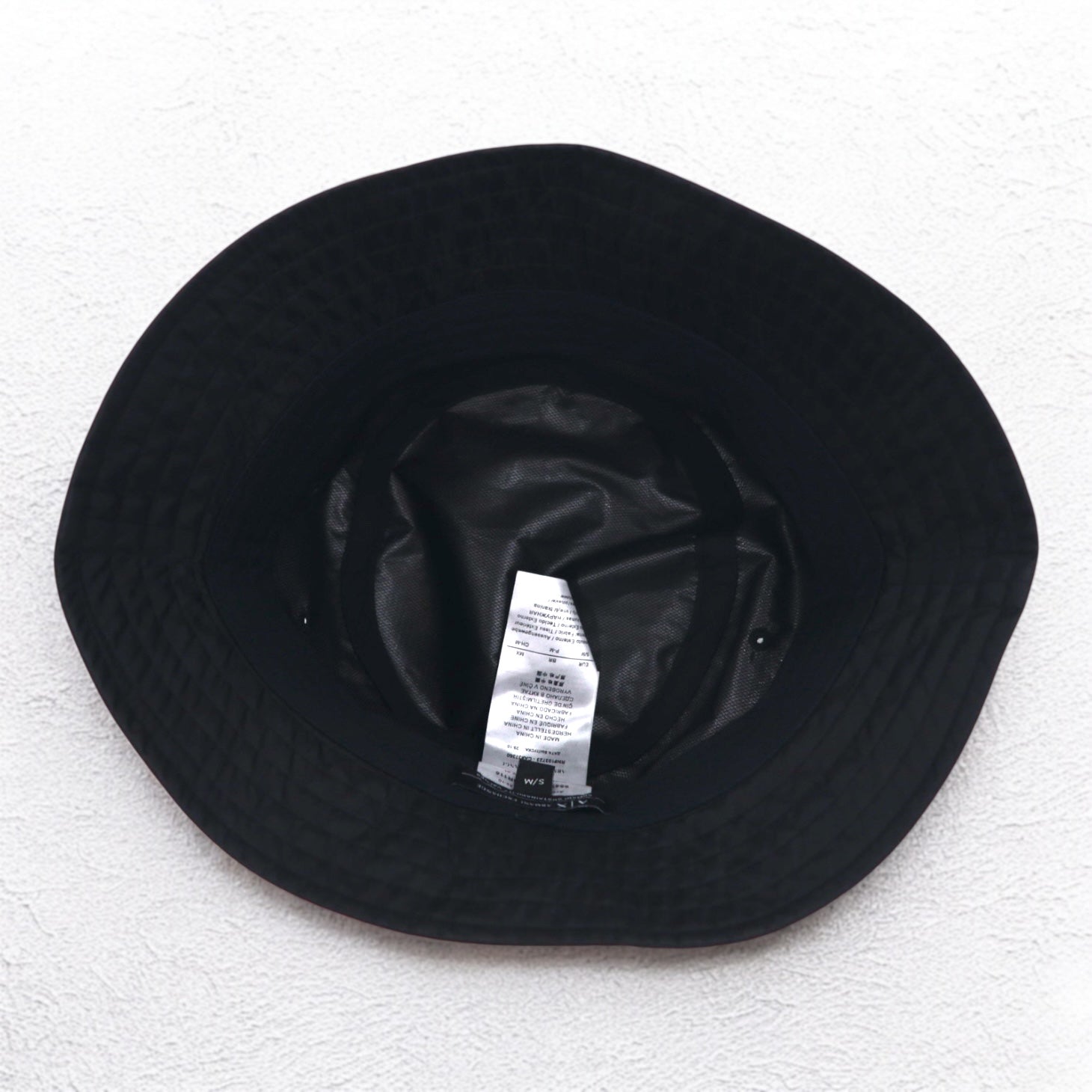 A|X ARMANI EXCHANGE Cappello pescatore S/M nero mixmag con patch logo AX