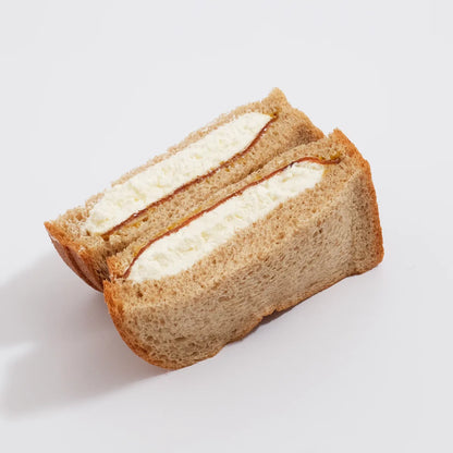Sandwich alla panna con marmellata di mirtilli senza zucchero. Carboidrati 4,0 g/pz.