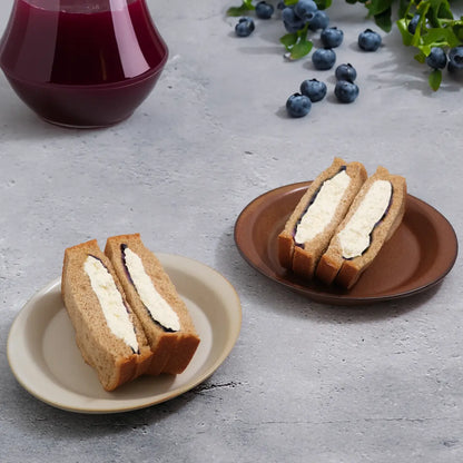 Sandwich alla panna con marmellata di mirtilli senza zucchero. Carboidrati 4,0 g/pz.