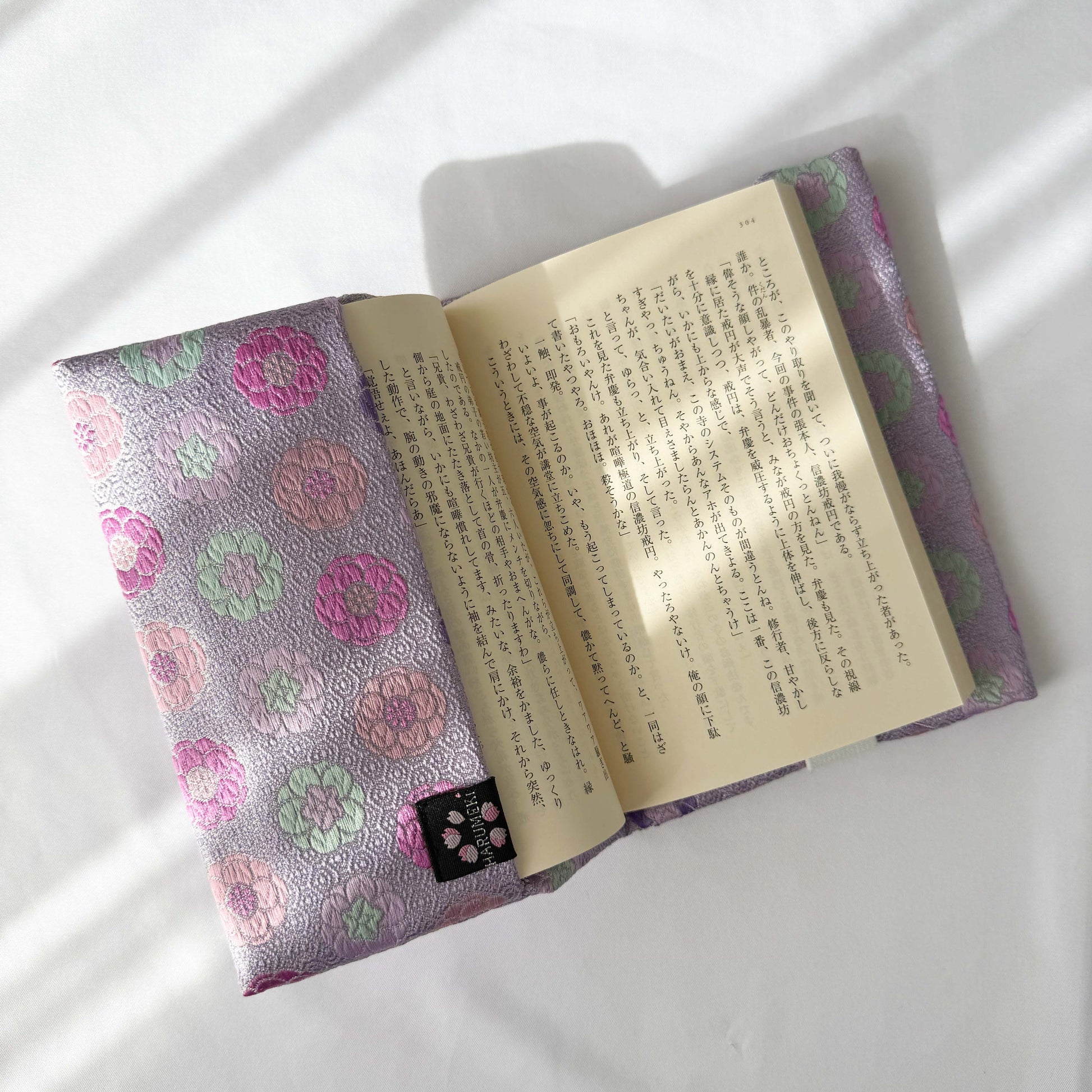 【ヴィンテージ金襴】ものがたり装いカバー（ブックカバー・しおり付） 世界に一つの織言葉で包む、あなただけの聖域