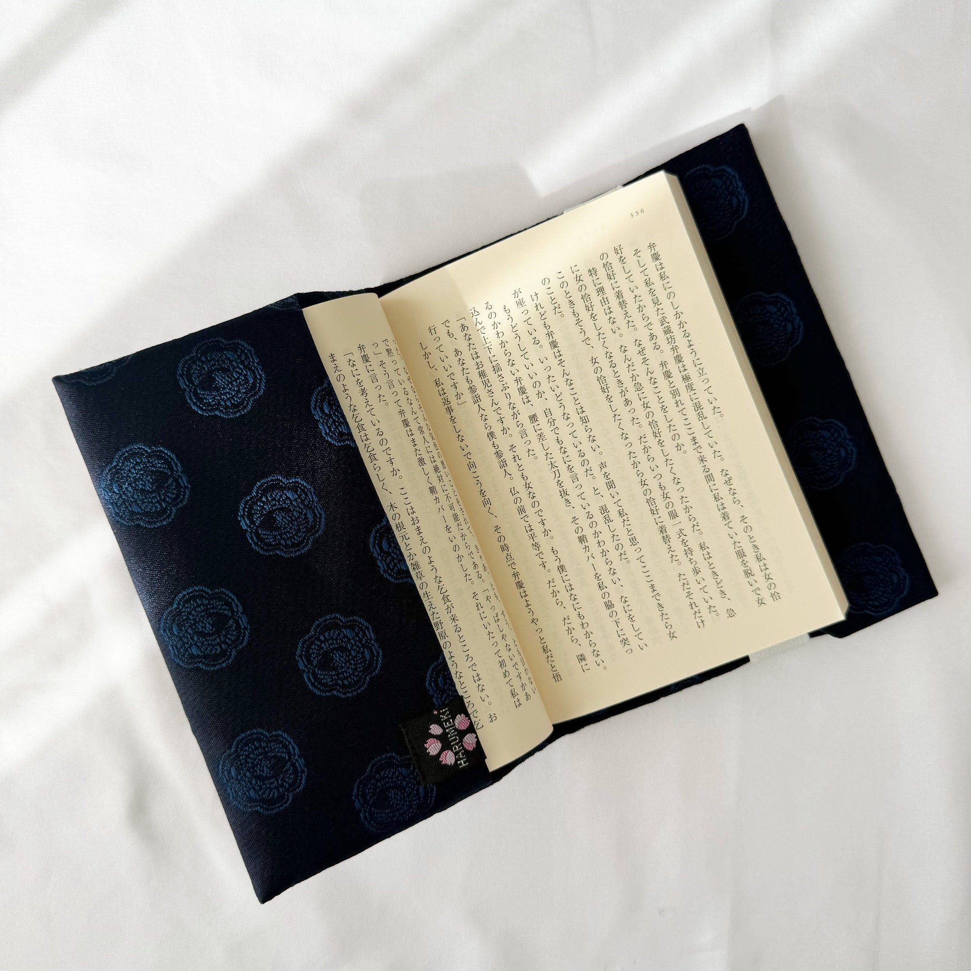 【ヴィンテージ金襴】ものがたり装いカバー（ブックカバー・しおり付） 世界に一つの織言葉で包む、あなただけの聖域