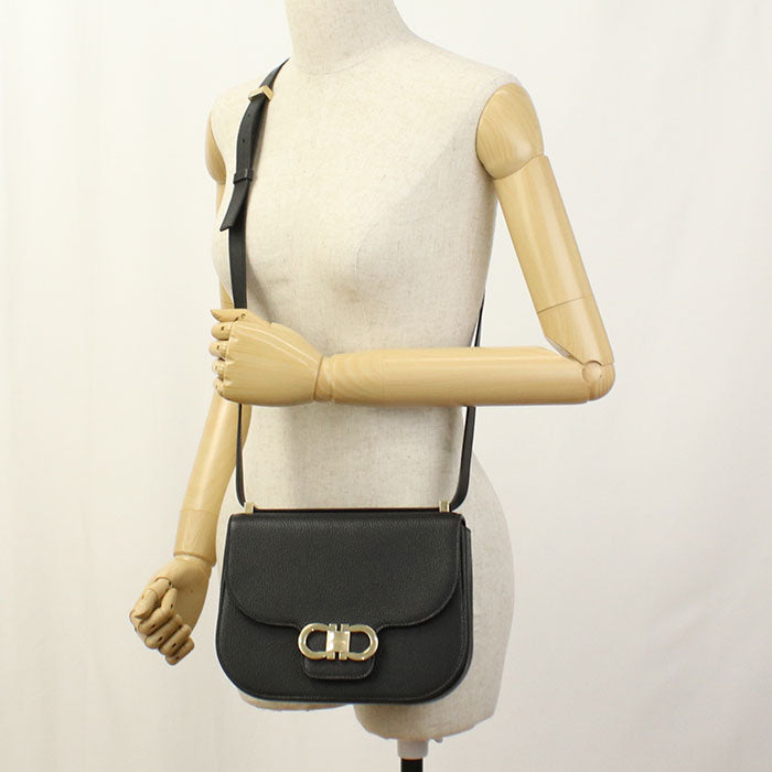 FERRAGAMO フェラガモ 斜め掛け ショルダーバッグ 21-9867 NERO DOUBLE GANCIO FLAP レディース ブラック