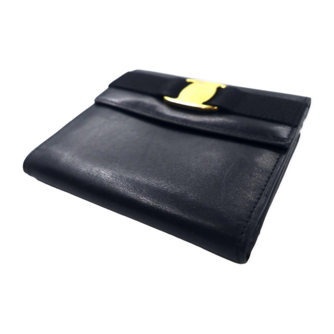 Salvatore Ferragamo Vara Ribbon Portafoglio a Due Ante in Pelle Nera con Chiusura a Scatto