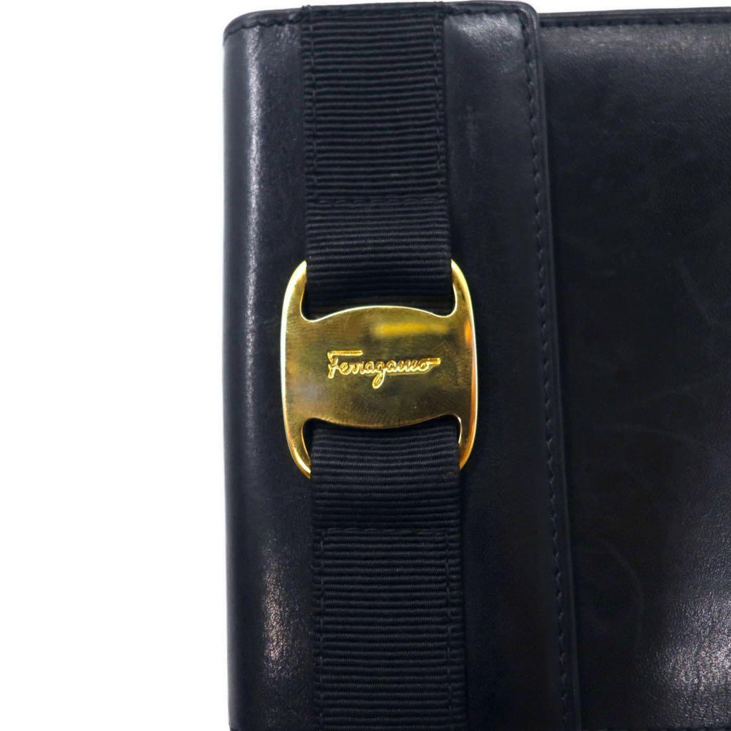 Salvatore Ferragamo Vara Ribbon Portafoglio a Due Ante in Pelle Nera con Chiusura a Scatto