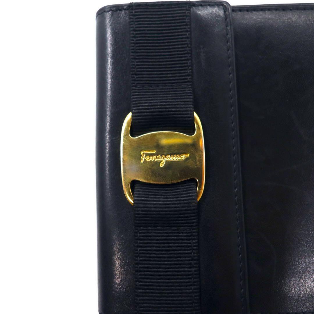 Salvatore Ferragamo Vara Ribbon Portafoglio a Due Ante in Pelle Nera con Chiusura a Scatto