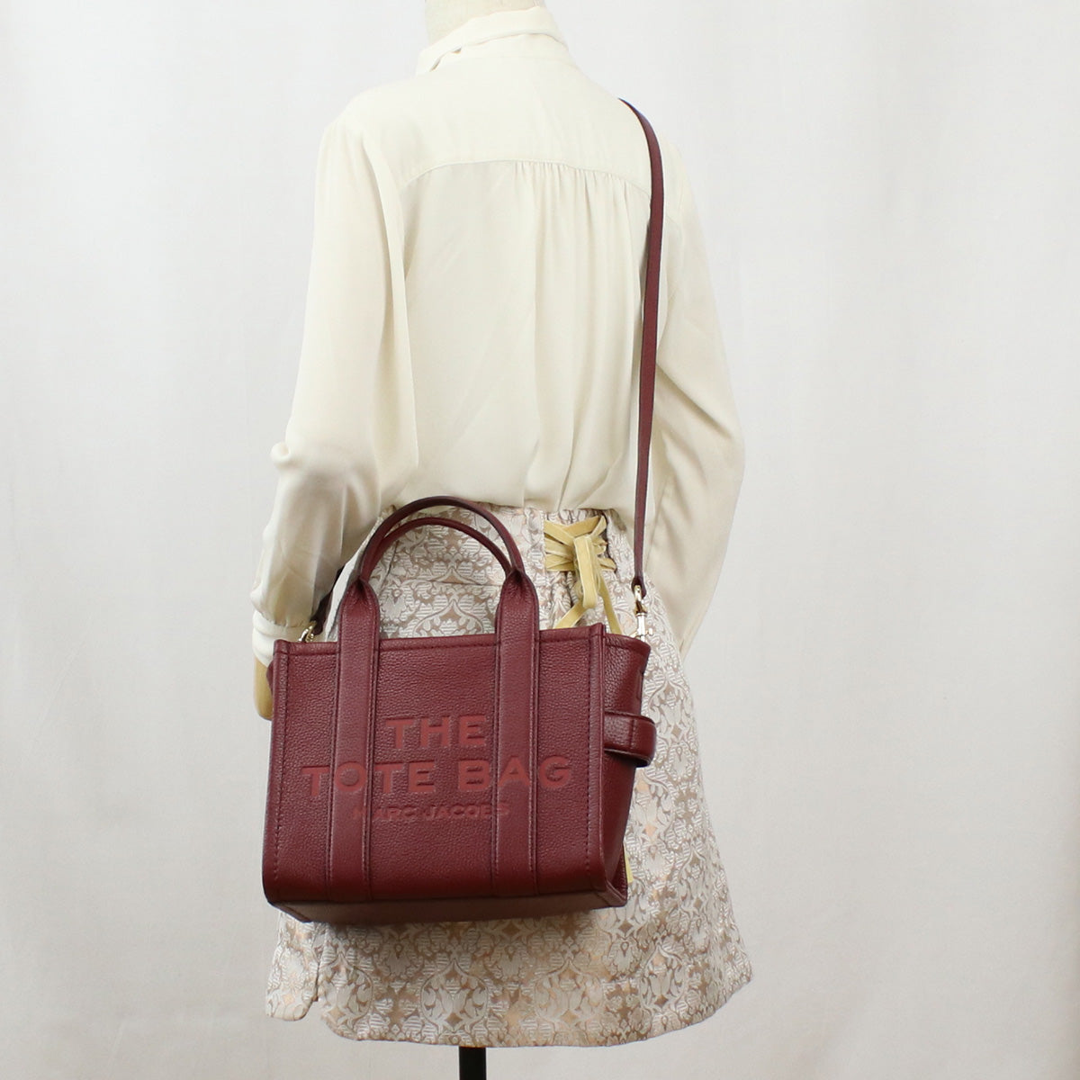 マーク・ジェイコブス MARC JACOBS MINI TRAVELER TOTE トートバッグ　ブランドH009L01SP21　602CHERRY ボルドー系　bag-01