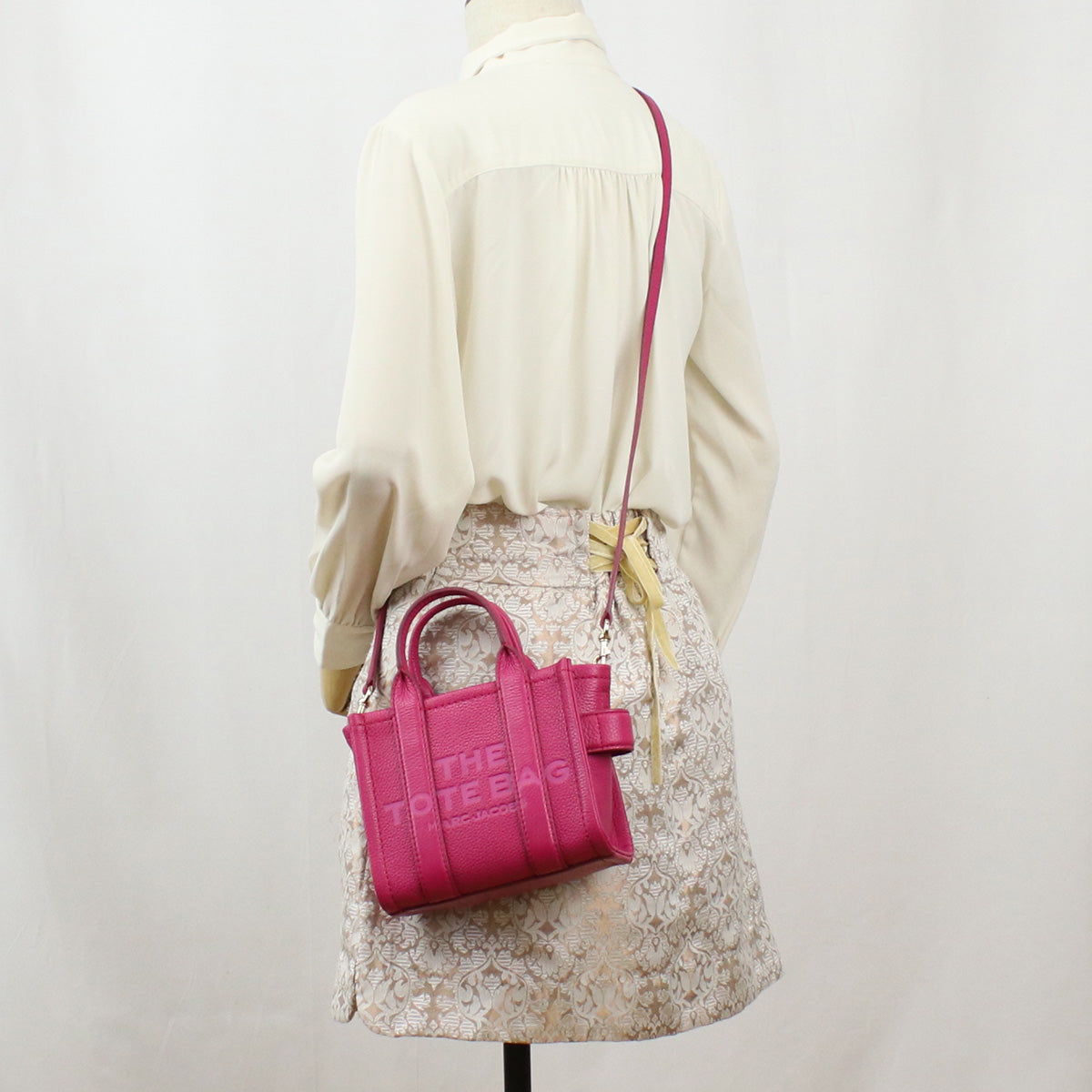 マーク・ジェイコブス MARC JACOBS THE MICRO TOTE トートバッグ　ブランドH053L01RE22　955LIPSTICK ピンク系　bag-01