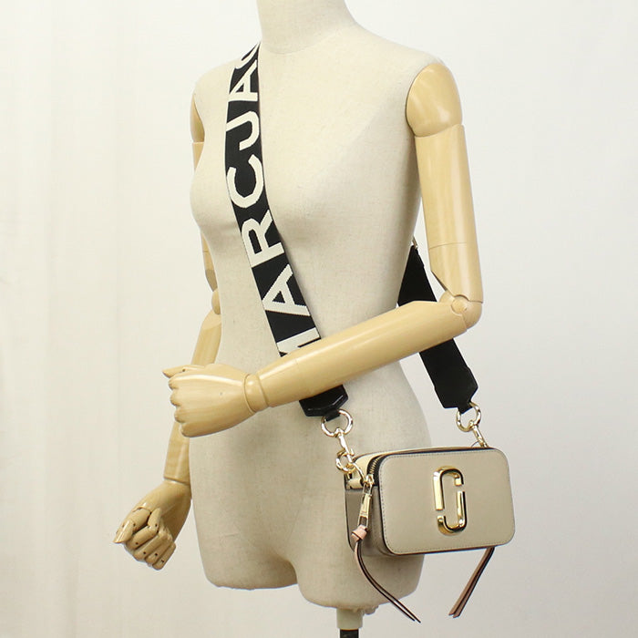 マーク・ジェイコブス MARC JACOBS THE SNAPSHOT 斜め掛けショルダー ブランド2S3HCR500H03　241KHAKI MULTI　ベージュ系 マルチカラー　bag-01