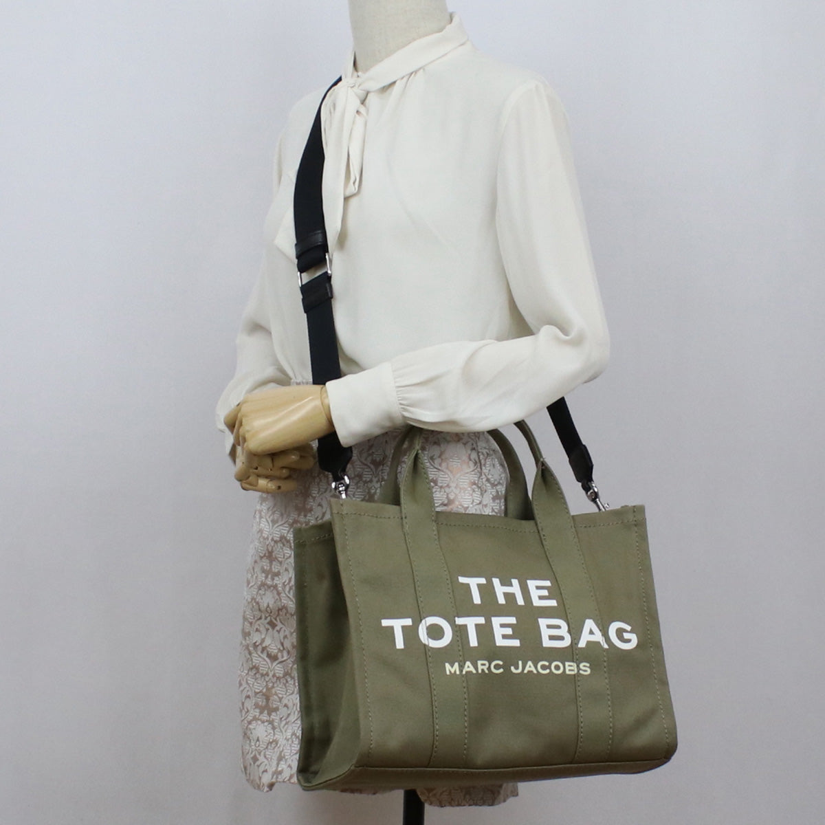 マーク　ジェイコブス MARC JACOBS The Tote Bag スモール トラベラートート トートバッグM0016161　372SLATE GREEN カーキ